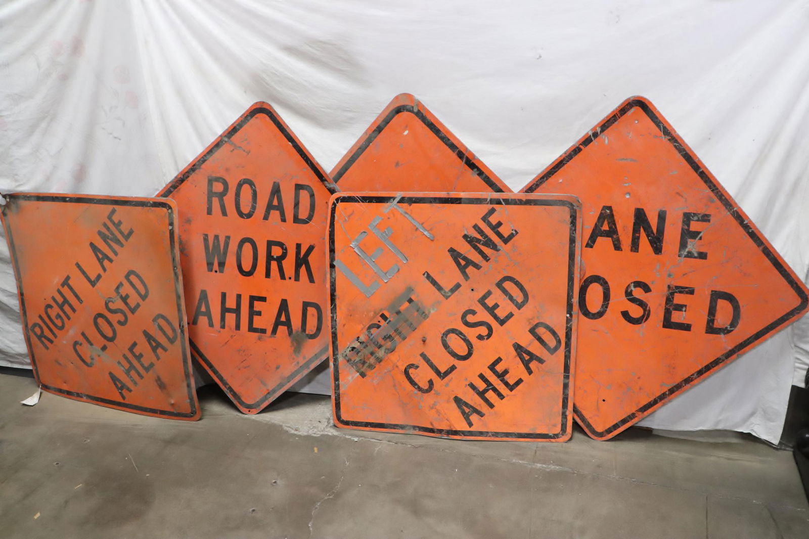 5 large retired traffic signs (1 of 8)