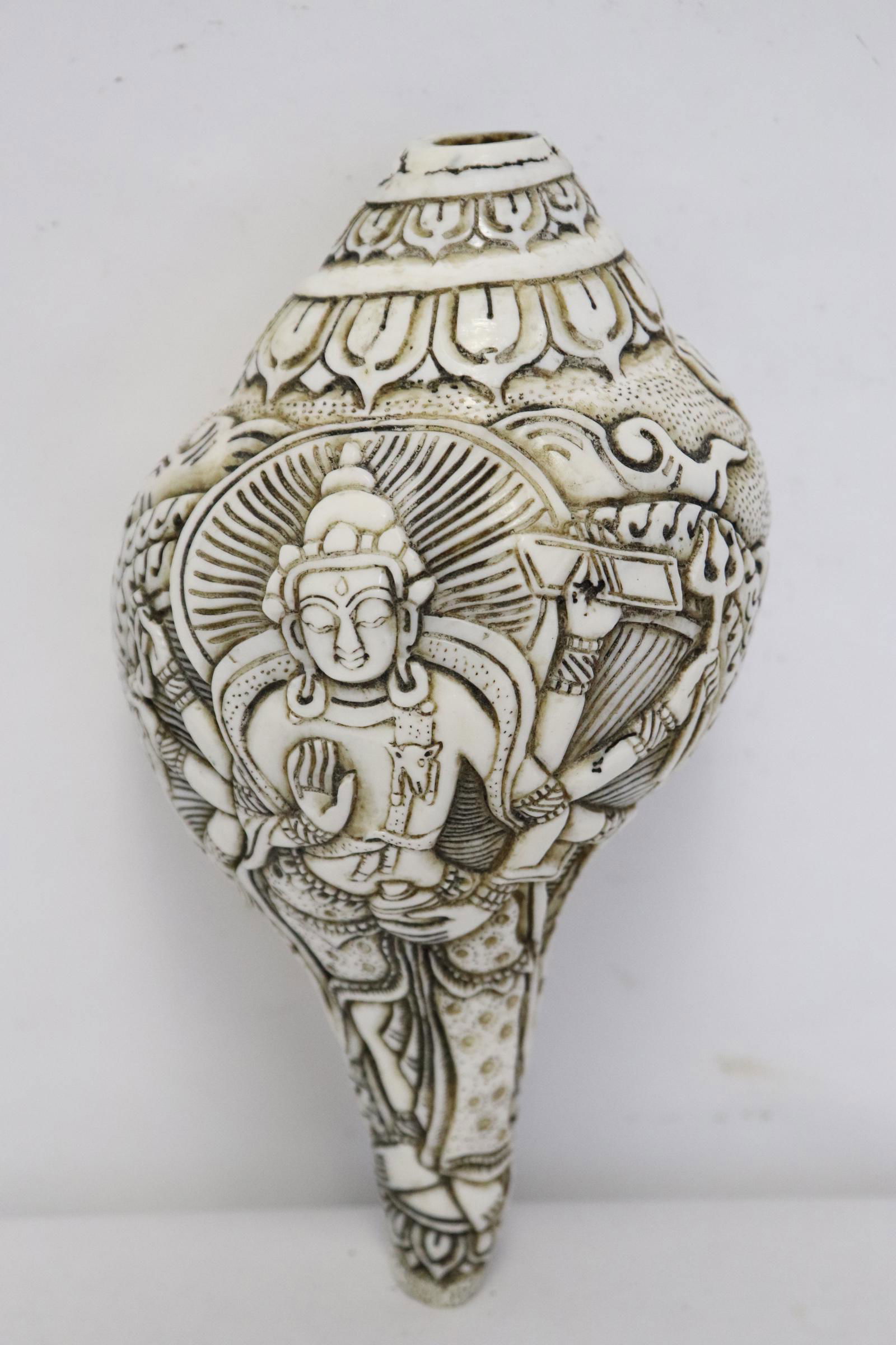 A carved shell to depict religious motif decoration (1 of 10)
