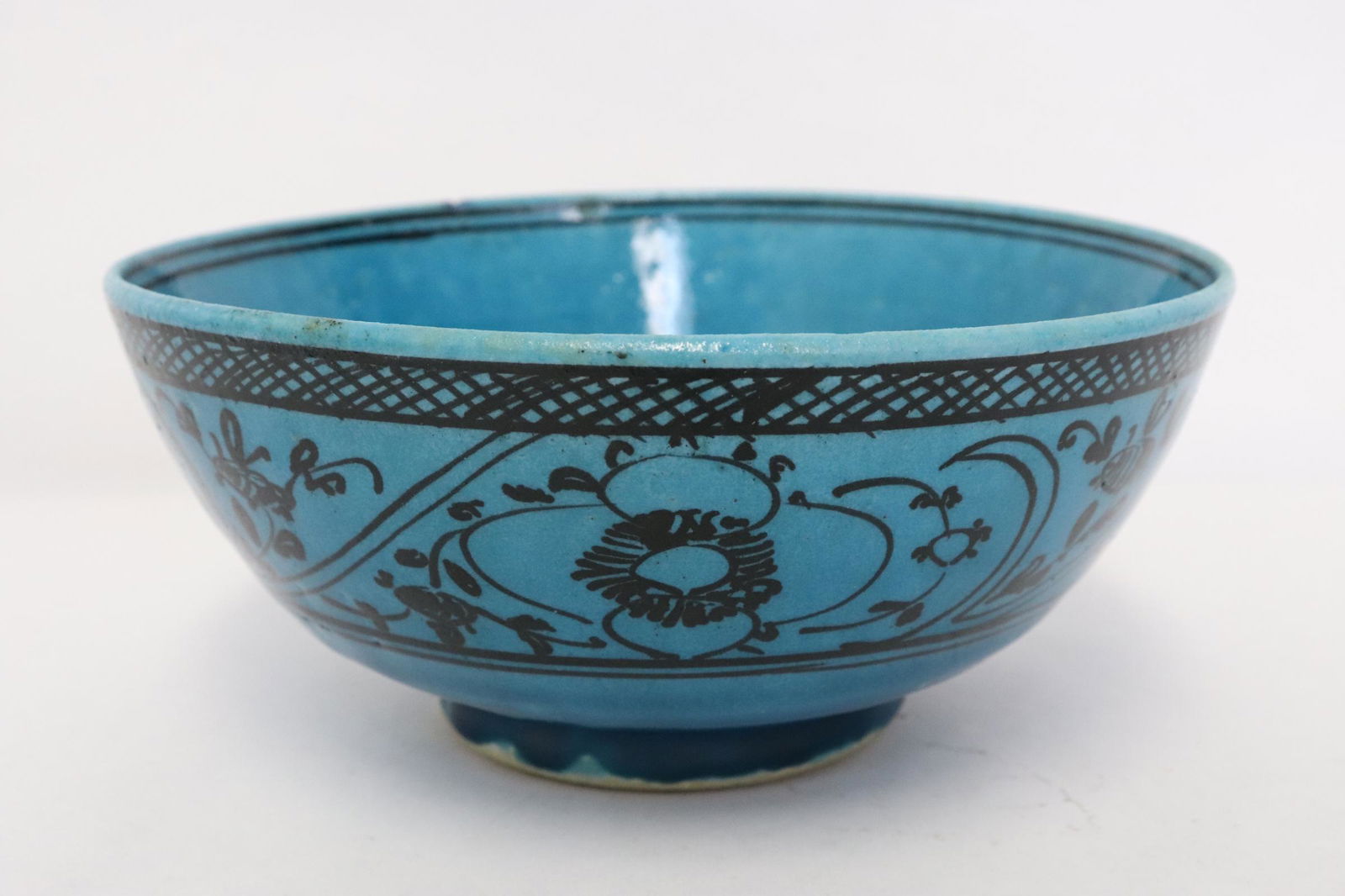 A Mid Eastern blue glazed earthenware bowl (1 of 11)