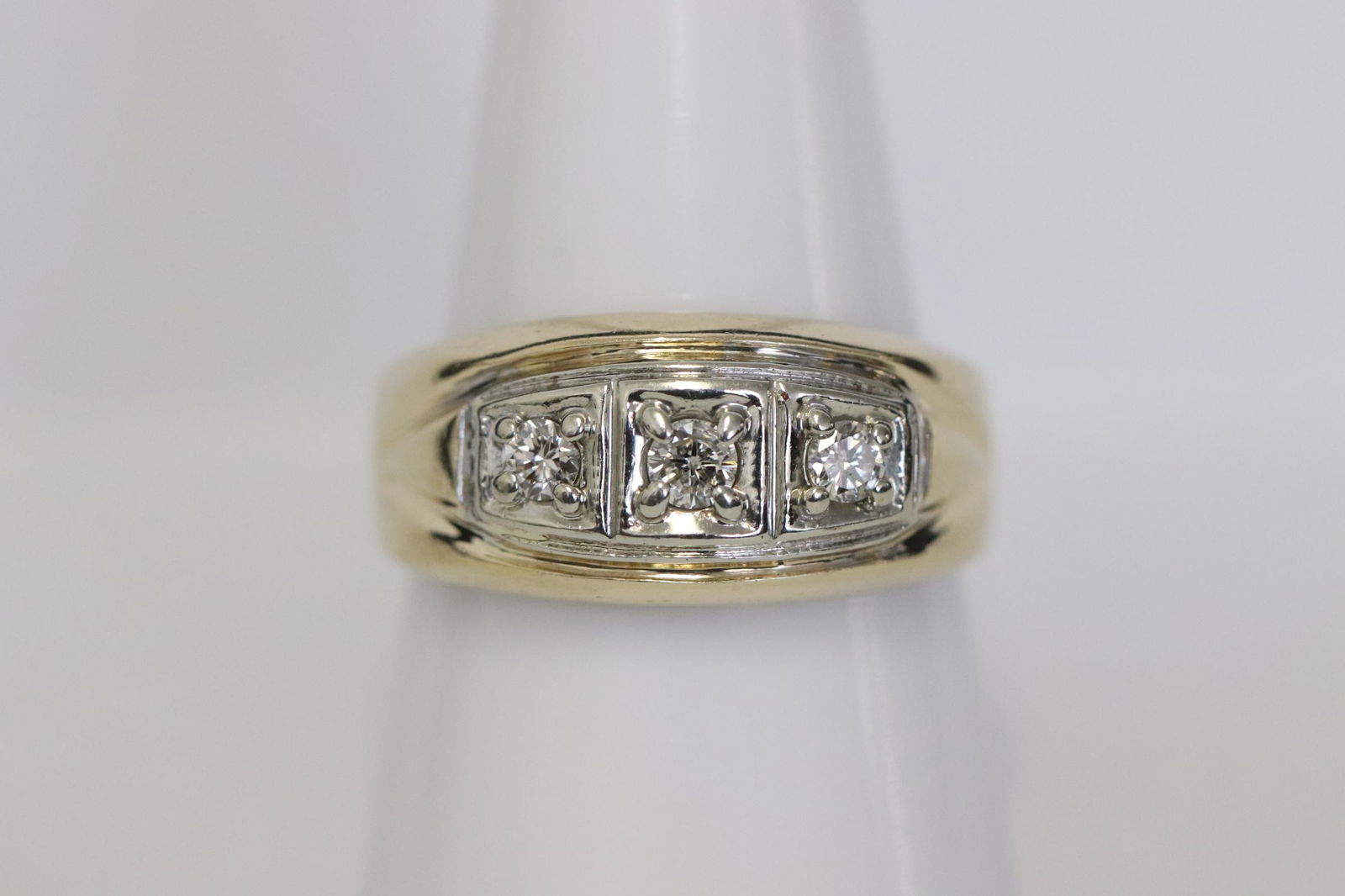 A 10K Y/G ring set with diamonds (1 of 9)