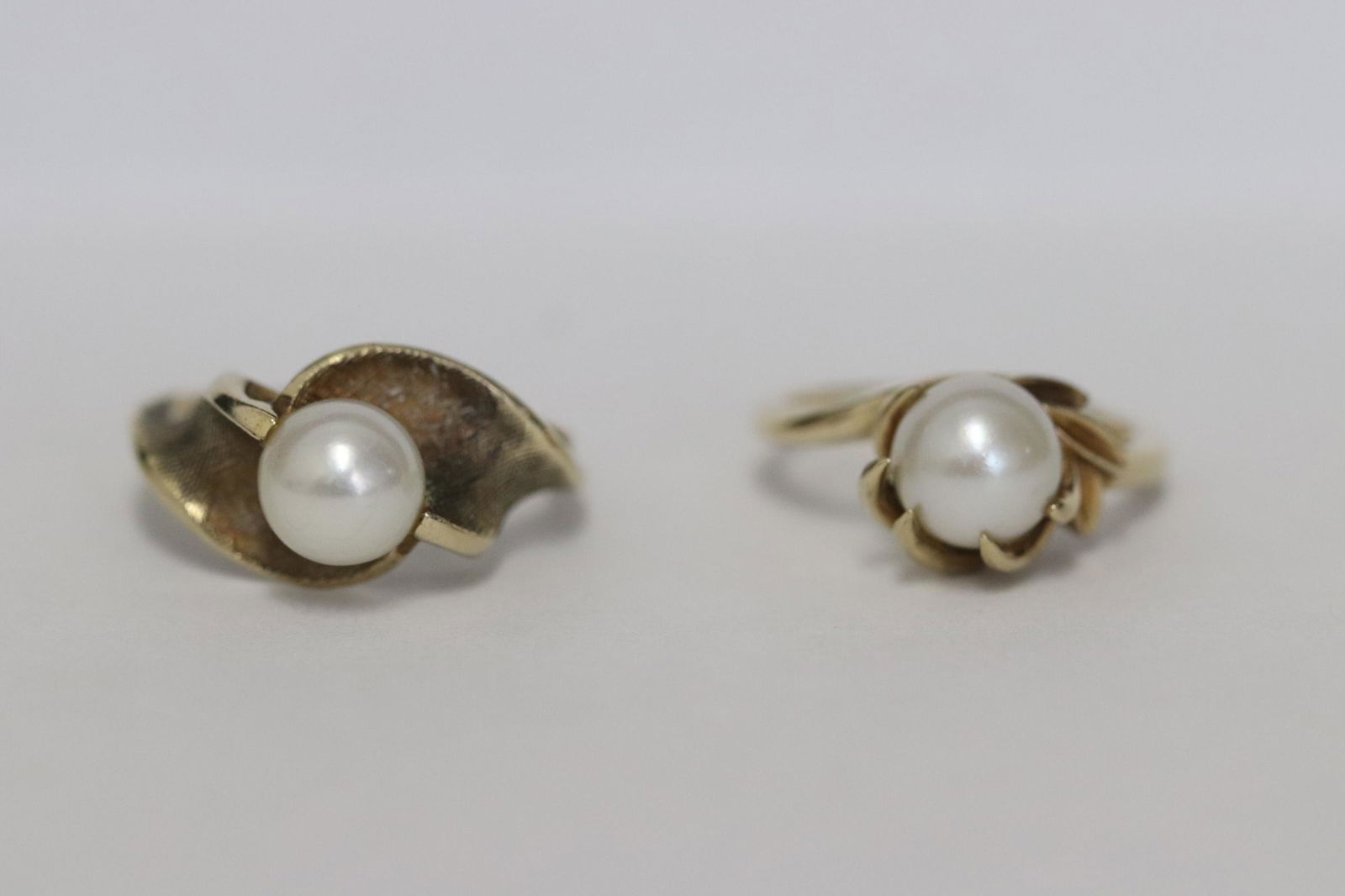 Two 10K Y/G rings with cultured pearls (1 of 11)