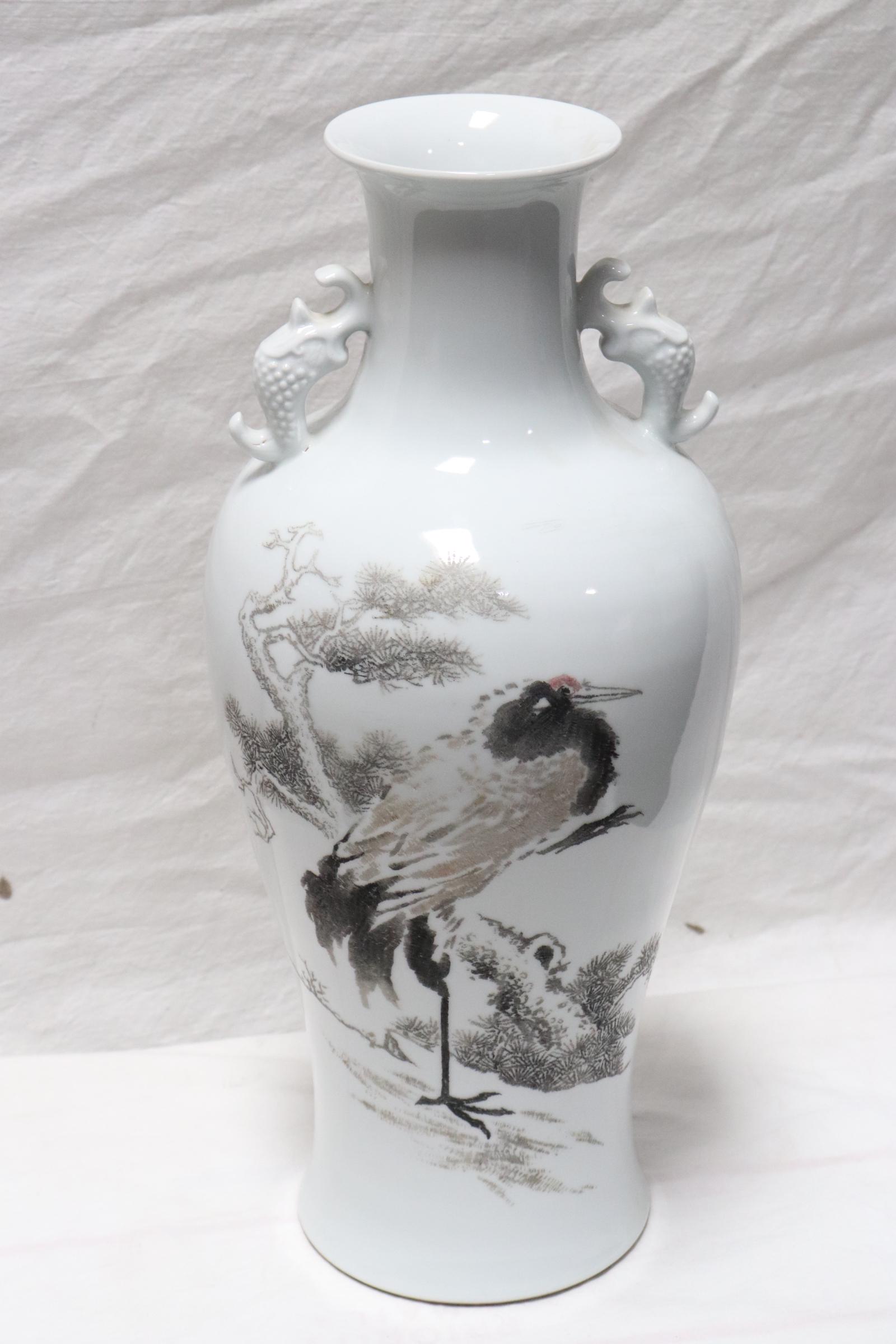 Beautiful Chinese famille rose porcelain vase: Beautiful Chinese famille rose porcelain vase, 17.7"x8"dia