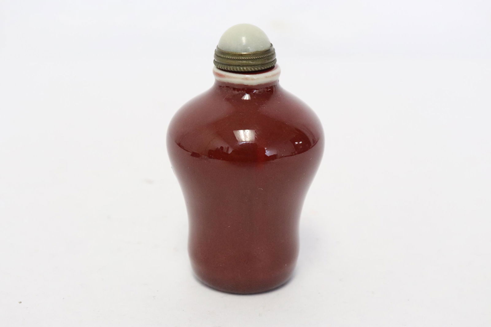 A red glazed porcelain snuff bottle (1 of 7)