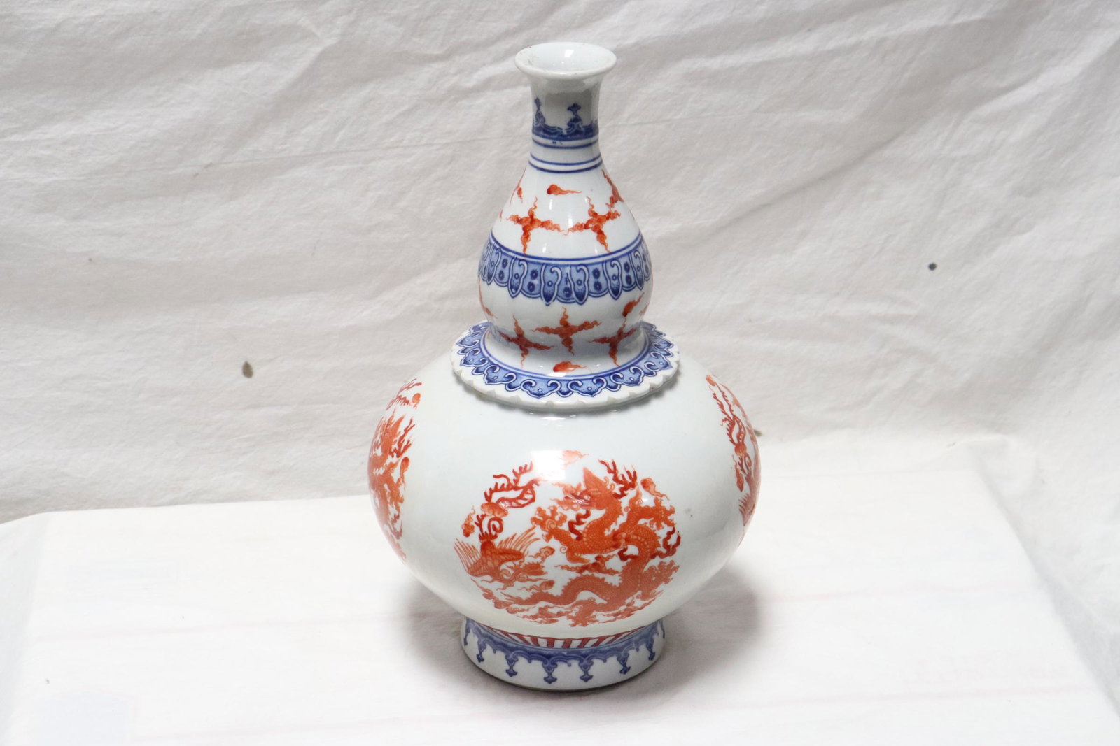 Chinese blue, red and white porcelain vase: Chinese blue, red and white porcelain vase, 13.3"x8"dia