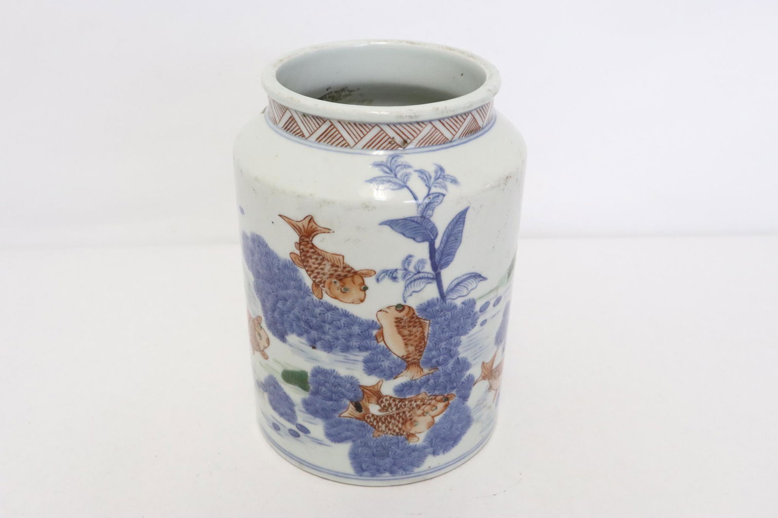Chinese 18th/19th century wucai porcelain jar (1 of 9)