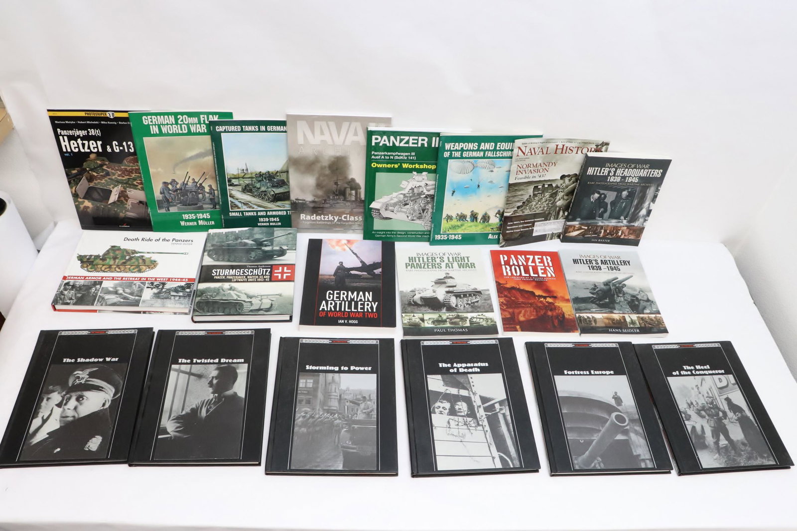 Approx. 20 military books (1 of 11)