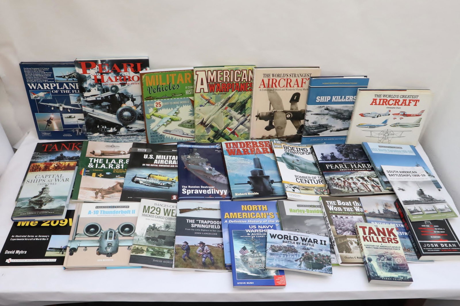 Approx. 30 military books (1 of 11)