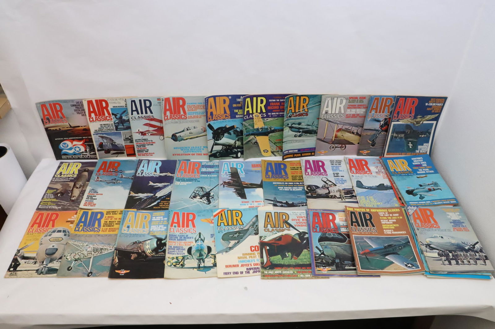 Approx. 50 "air classic" magazines, (1 of 11)