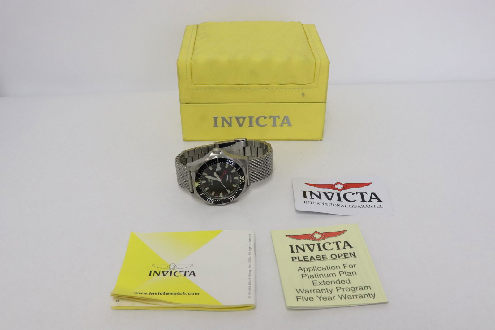 Invicta GMC 1000 meter watch w/ box & paper: An Invicta pro-diver GMC 1000 meter man's watch with box and paper