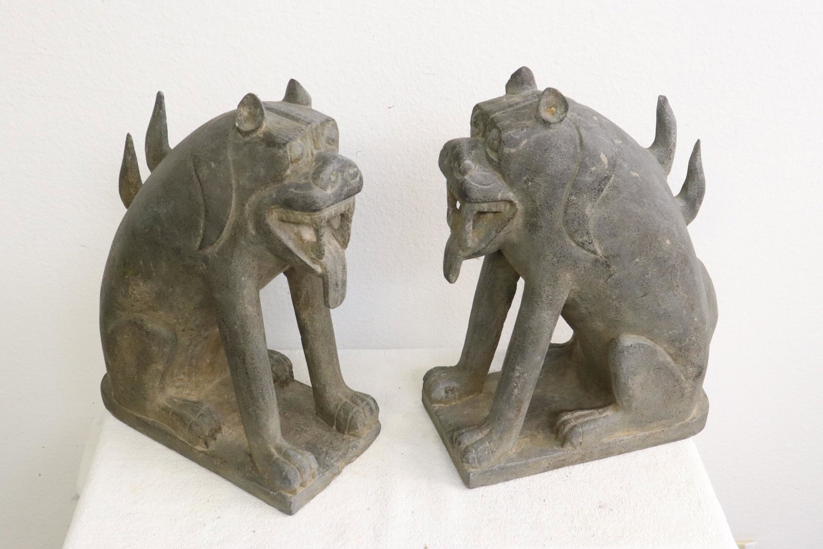 2 Chinese vintage stone carved fulions (1 of 9)