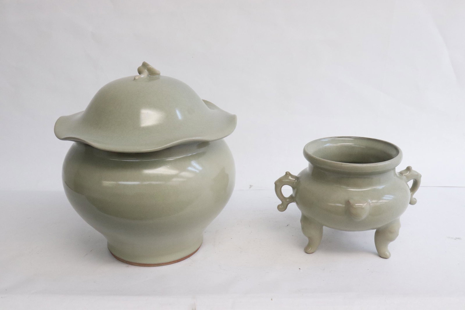 2 pieces large Song style porcelain; a covered jar, and a tripod censer (1 of 9)