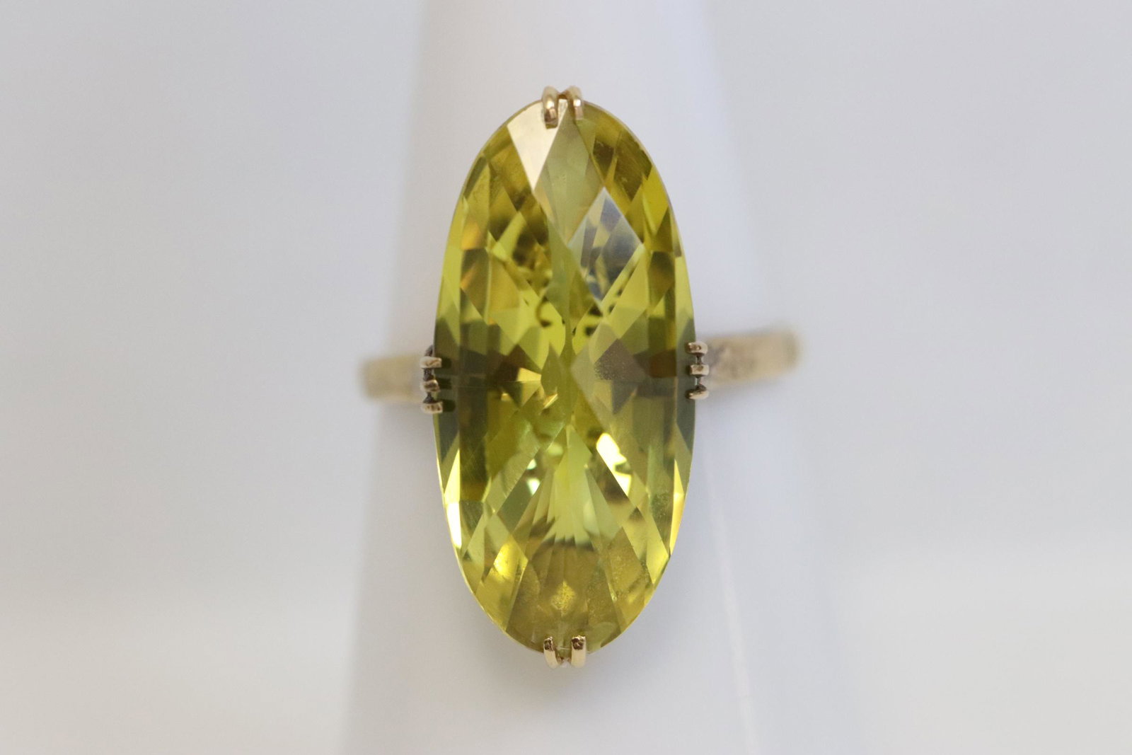 18K Y/G ring w/ a brilliant yellow color stone (1 of 9)