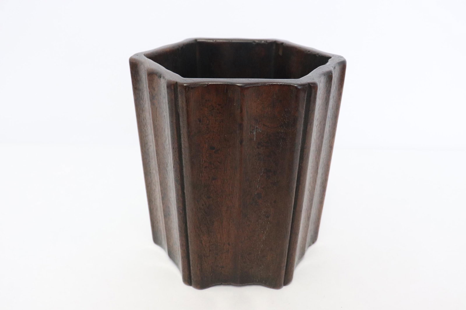 Fine hexagonal wood brush holder (1 of 8)