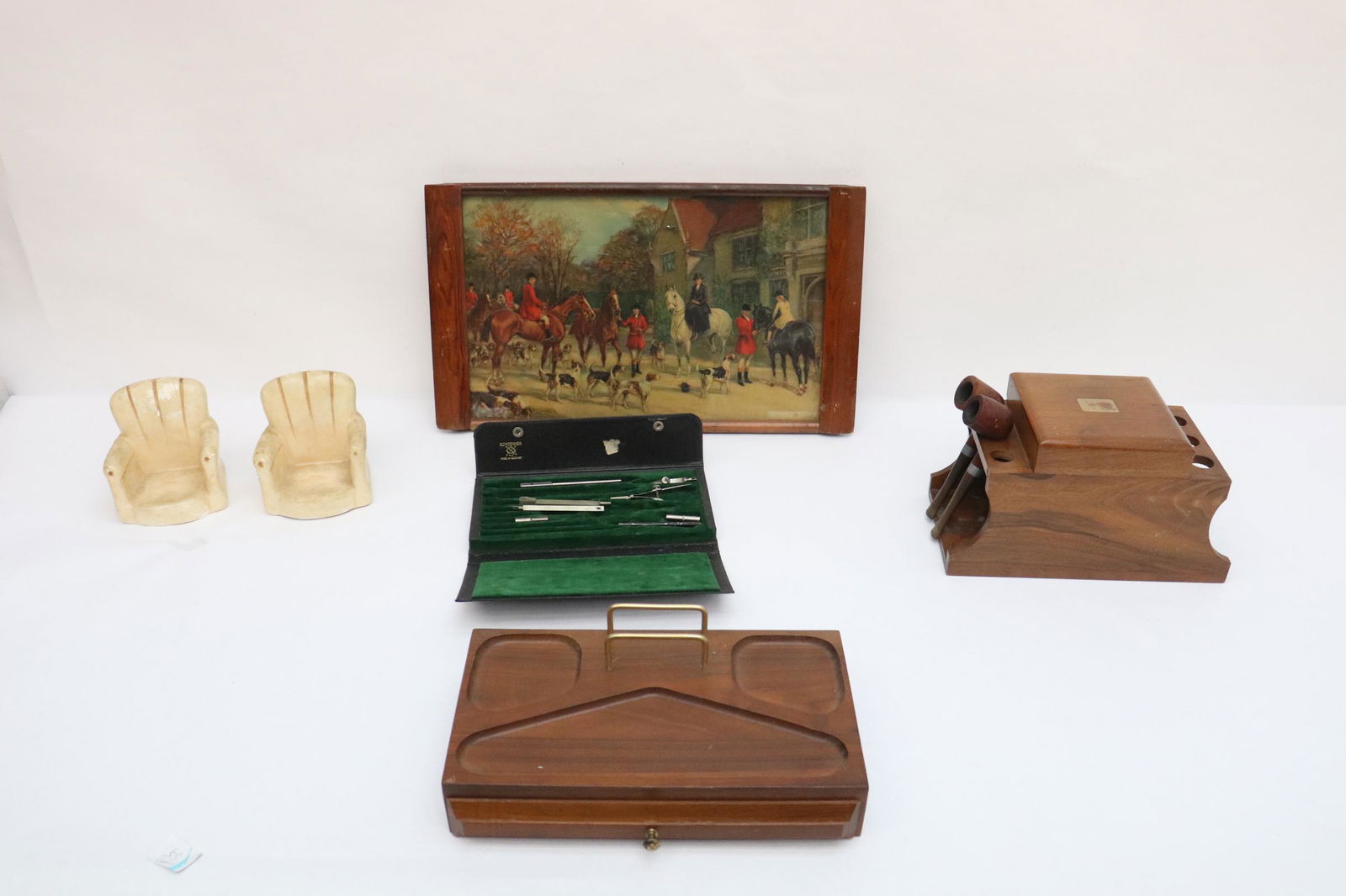 Lot of pipe stand, bookends and more: Lot of pipe stand, bookends and more