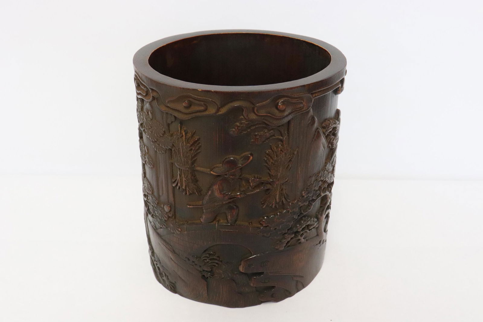 Finely carved Chinese bamboo brush holder (1 of 8)