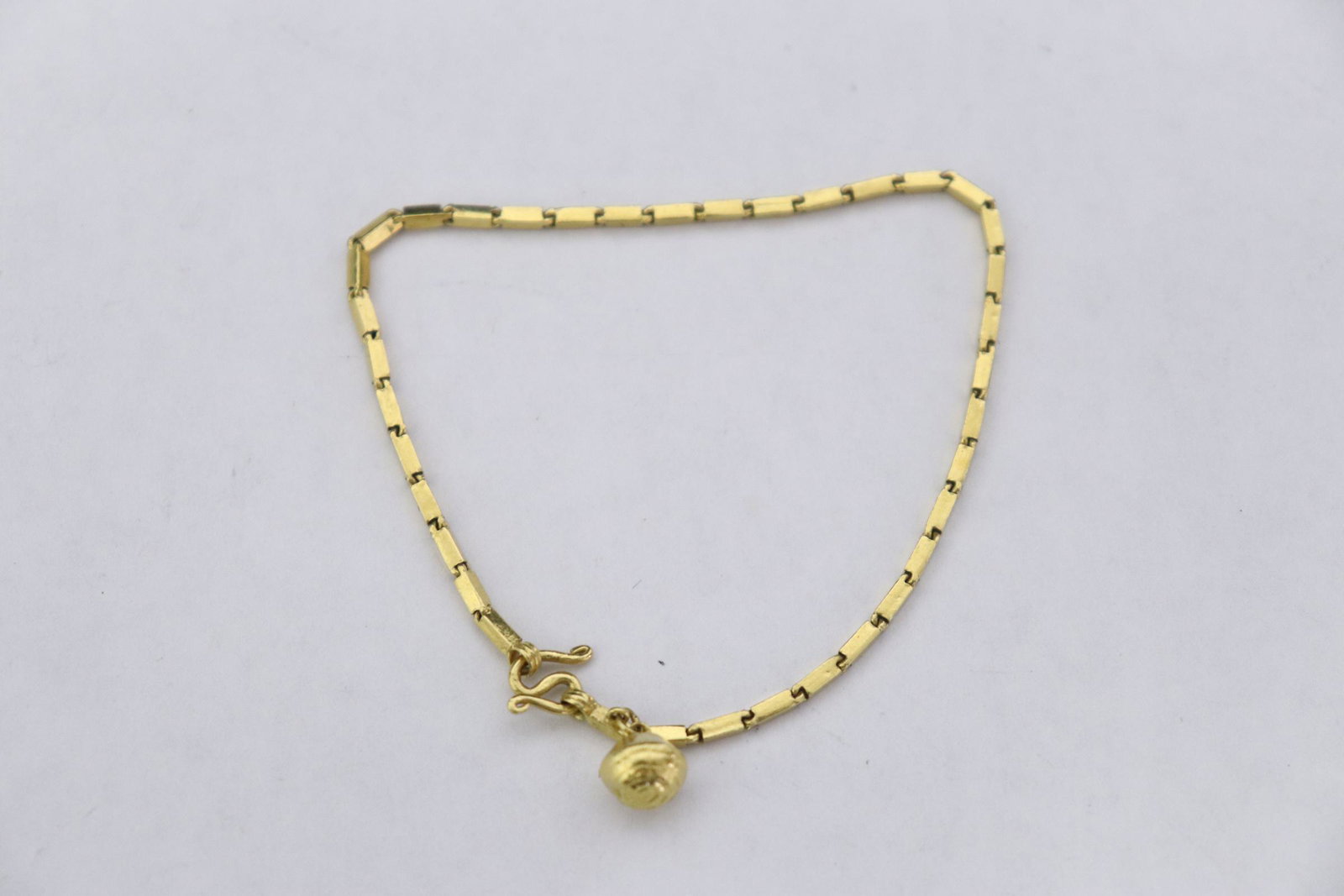 22K Y/G bracelet, wt. 3.8gm (1 of 8)