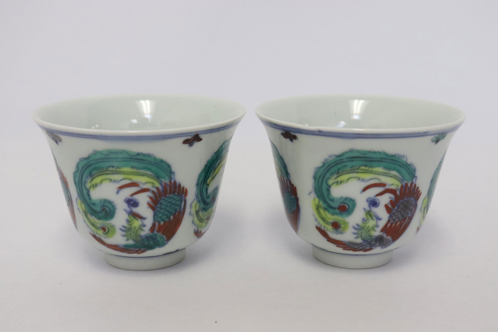 2 Chinese famille rose porcelain tea cups (1 of 10)