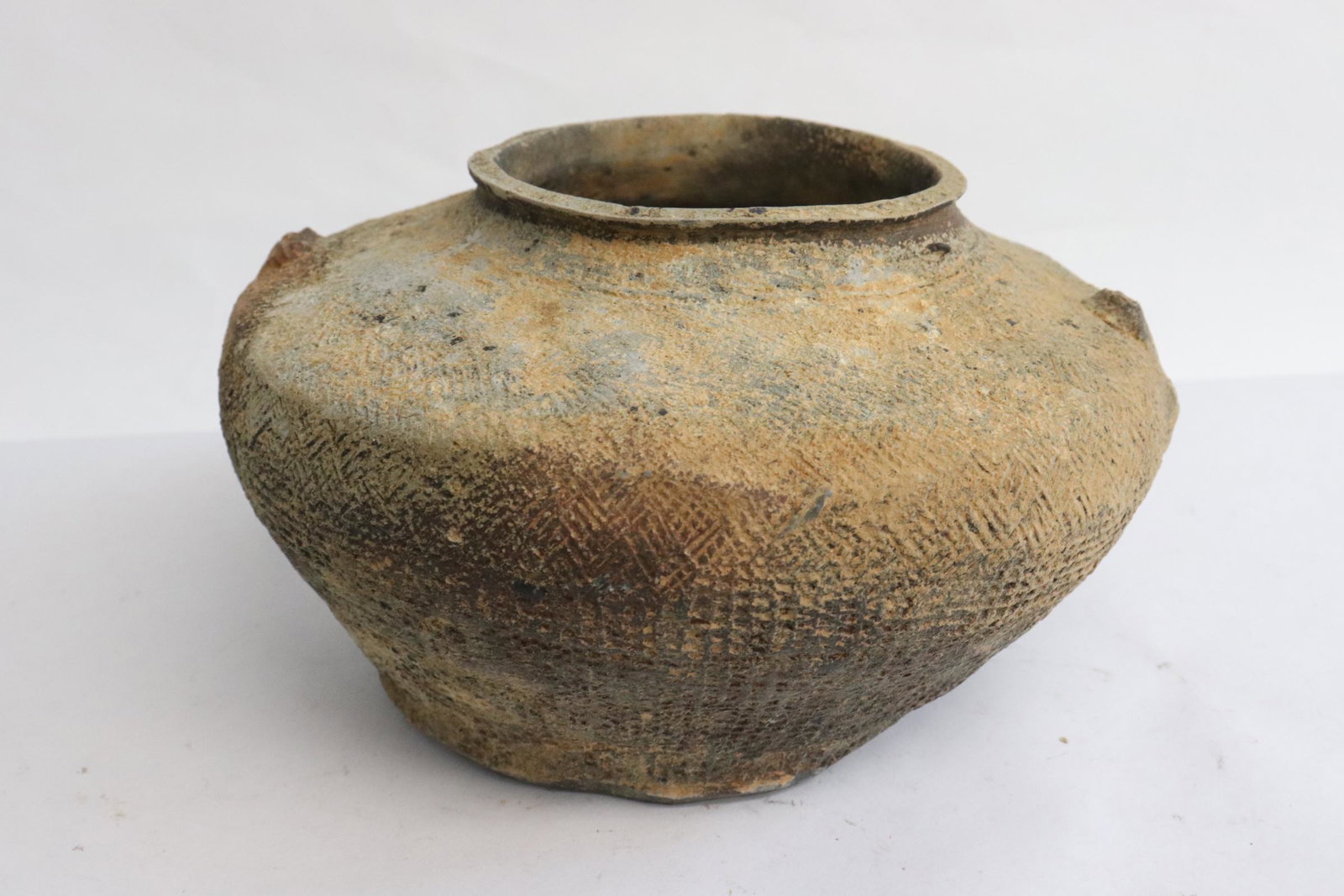 Warring period earthenware jar (1 of 7)