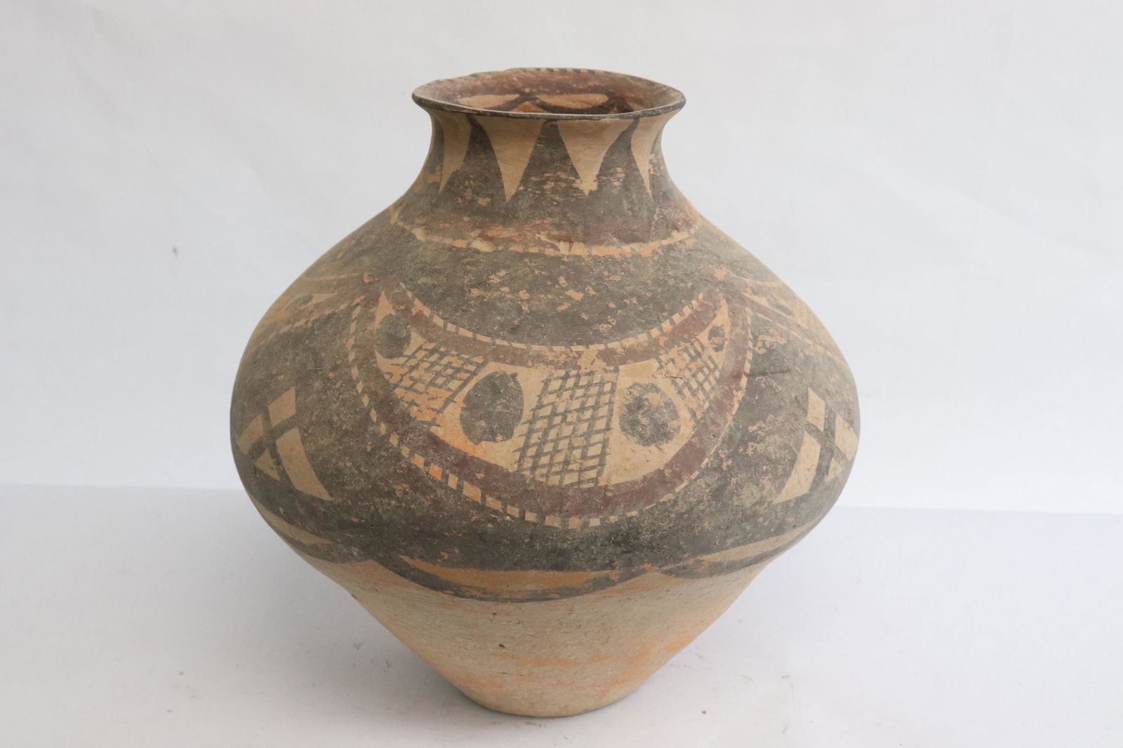 Chinese neolithic earthenware jar (1 of 9)