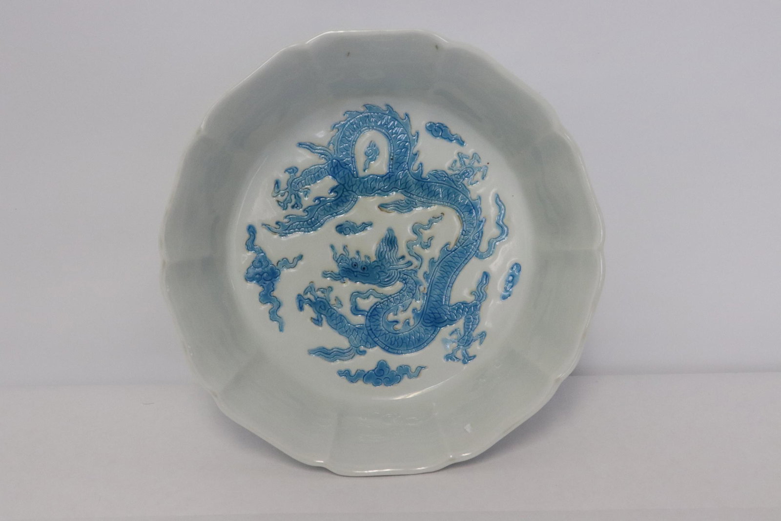 A large blue and white porcelain brush wash: A large blue and white porcelain brush wash, 2.3"x7.75"dia