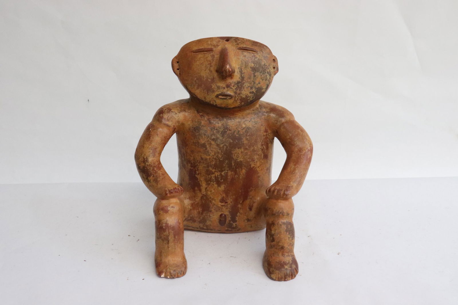 A pre-Columbian style pottery figure (1 of 7)