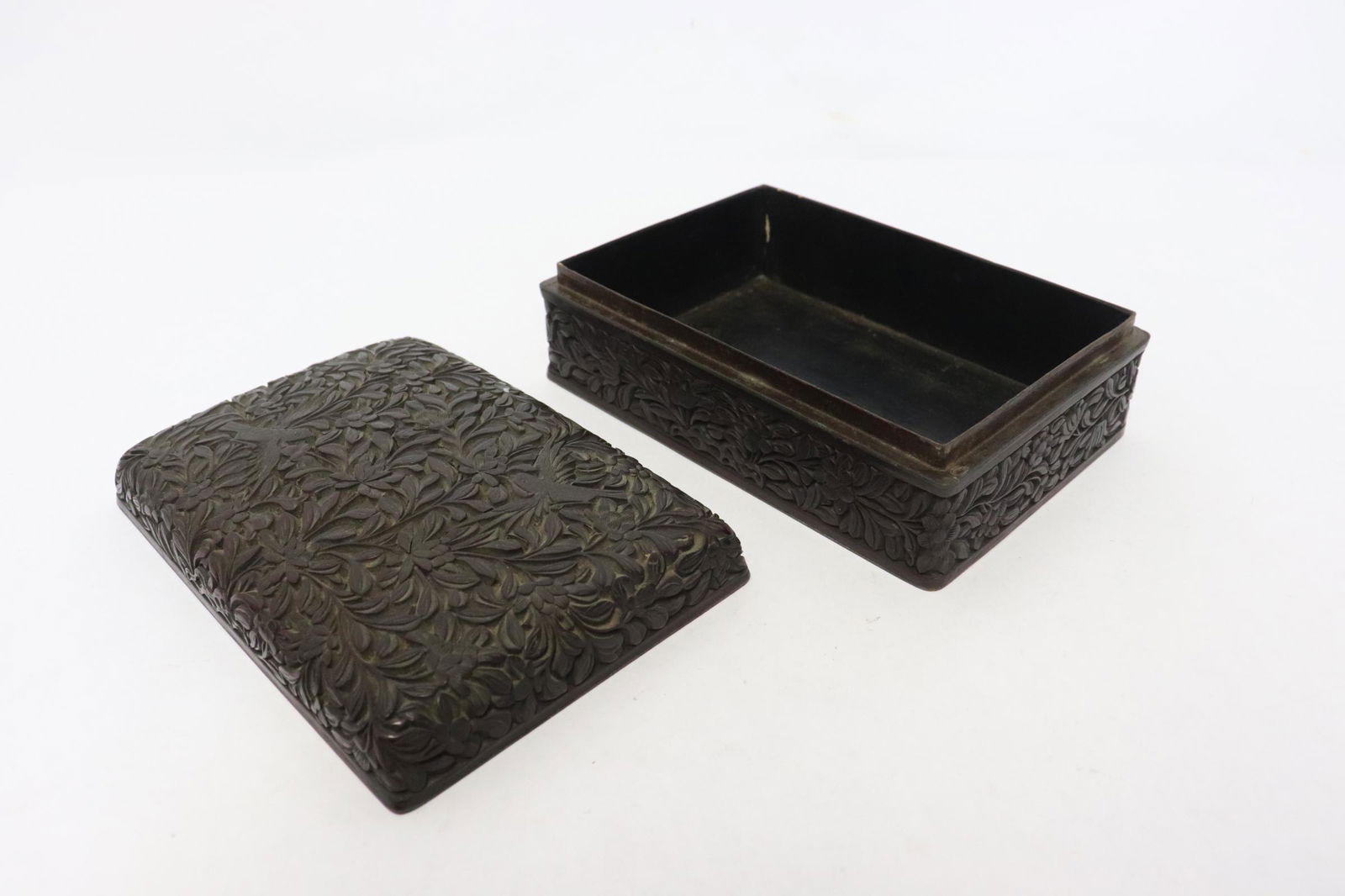 Antique Chinese cinnabar box (1 of 9)