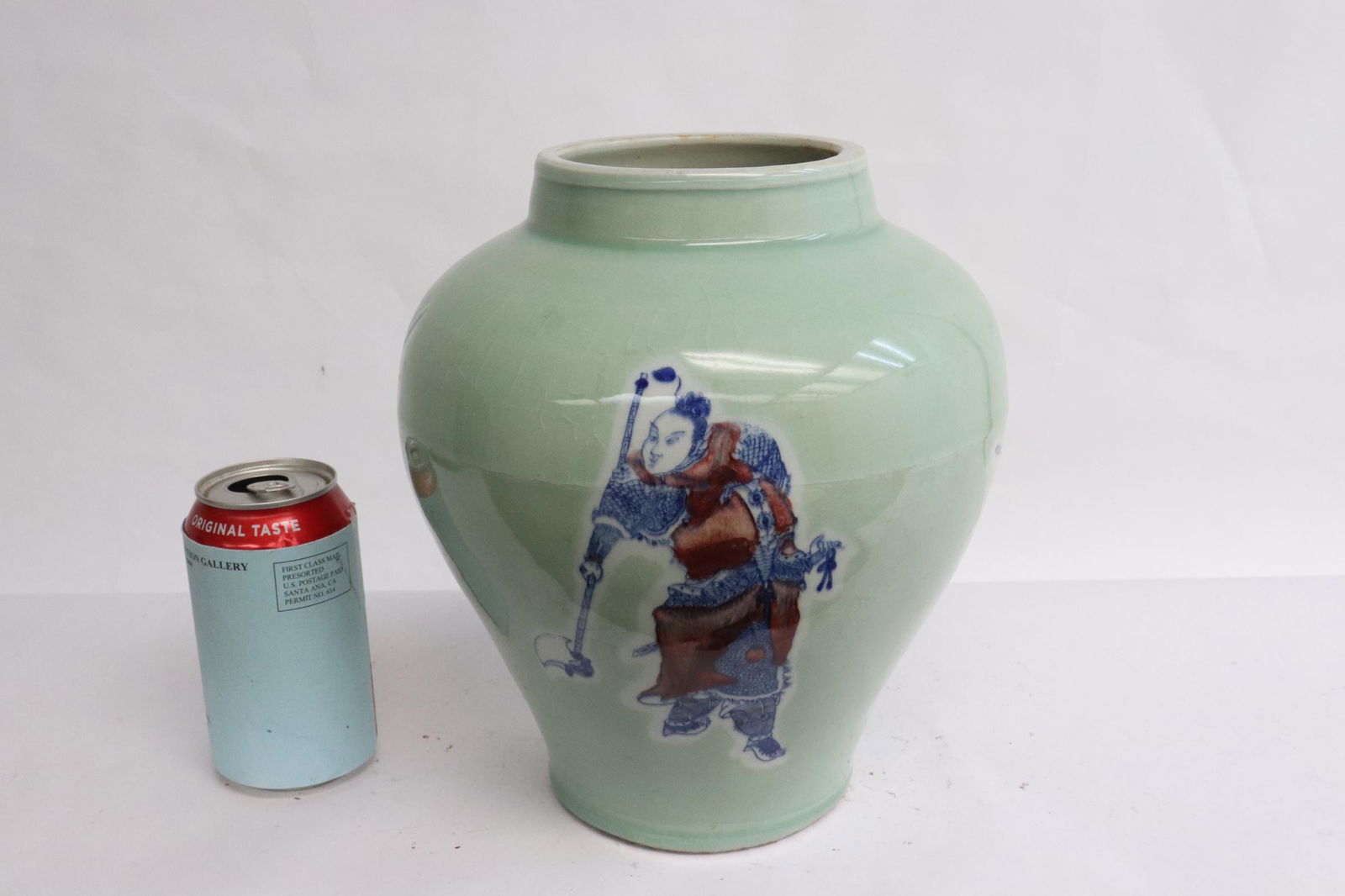 Chinese vintage wucai porcelain jar (1 of 11)