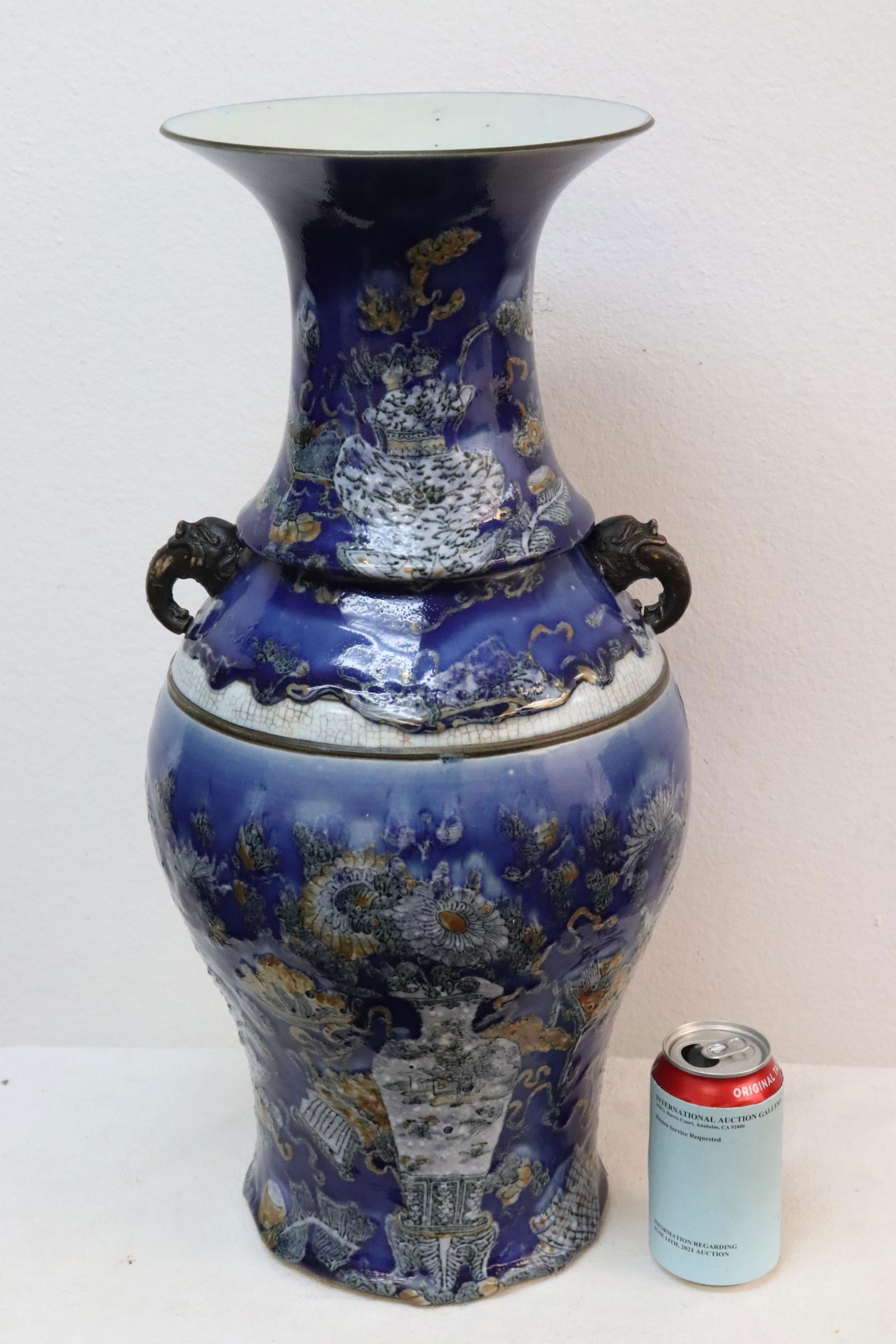 Chinese 18th/19th c. large porcelain vase, Qianlong period (1 of 12)