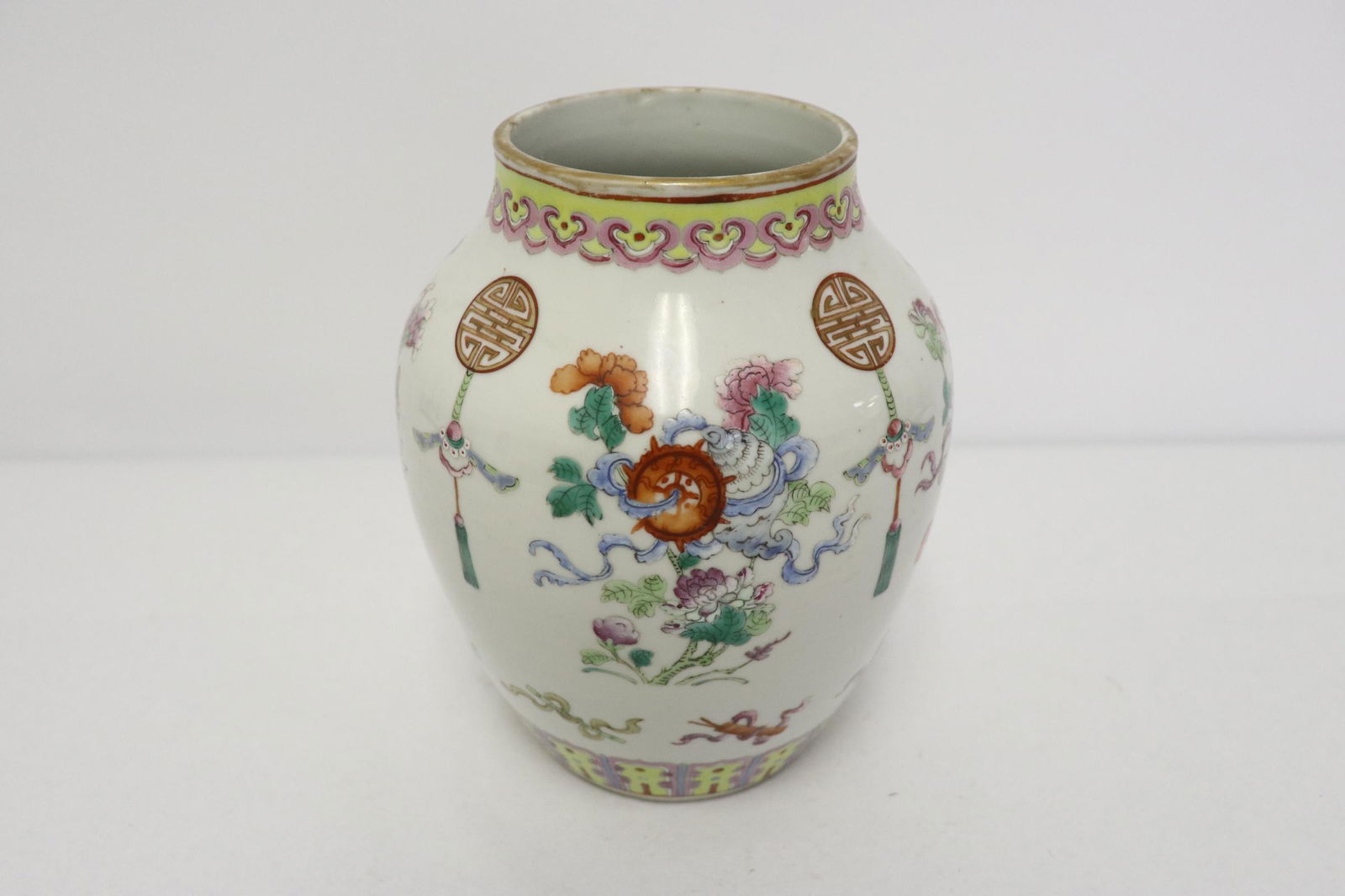 Chinese antique famille rose porcelain jar (1 of 8)