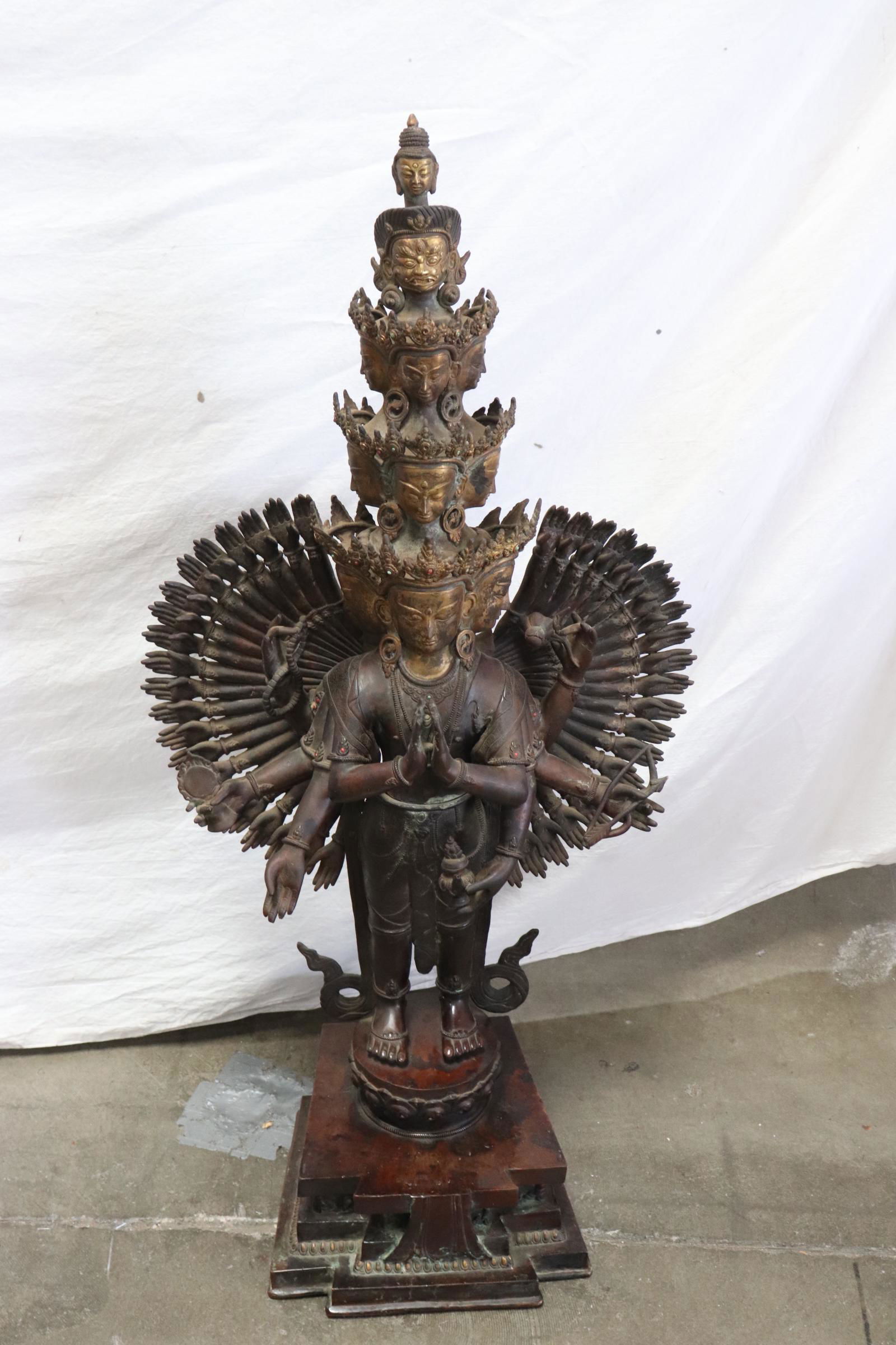 An important large Tibetan bronze sculpture (1 of 13)