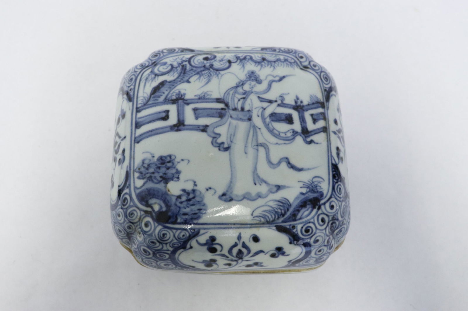 Chinese blue and white porcelain square box (1 of 8)