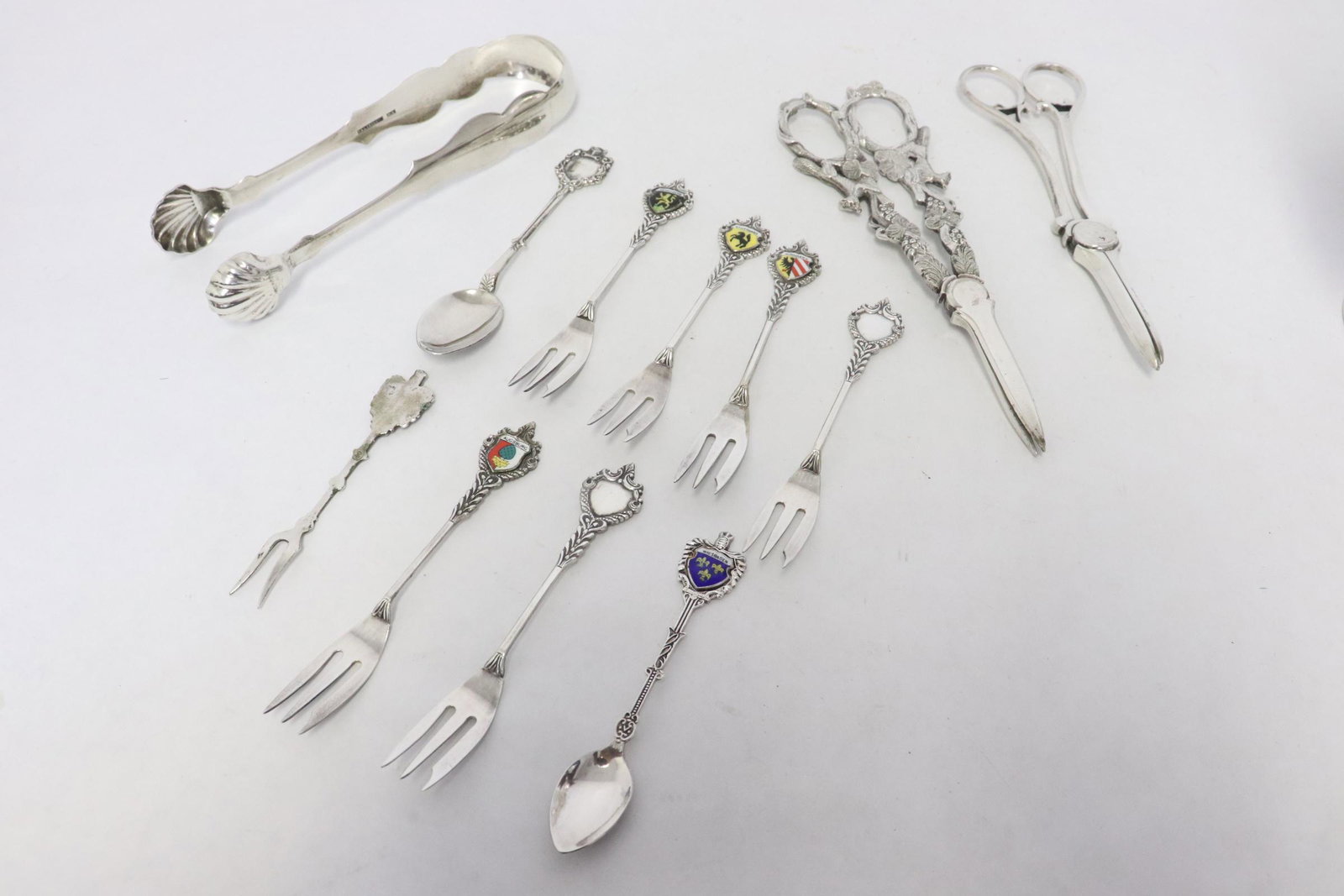Lot of silver/ silverplate pieces: Lot of silver/ silverplate pieces, 3.5"L - 6.8"L