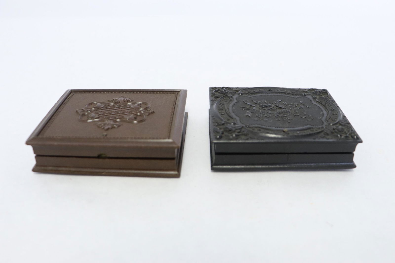 2 tintype photos in 2 gutta percha picture case (1 of 10)