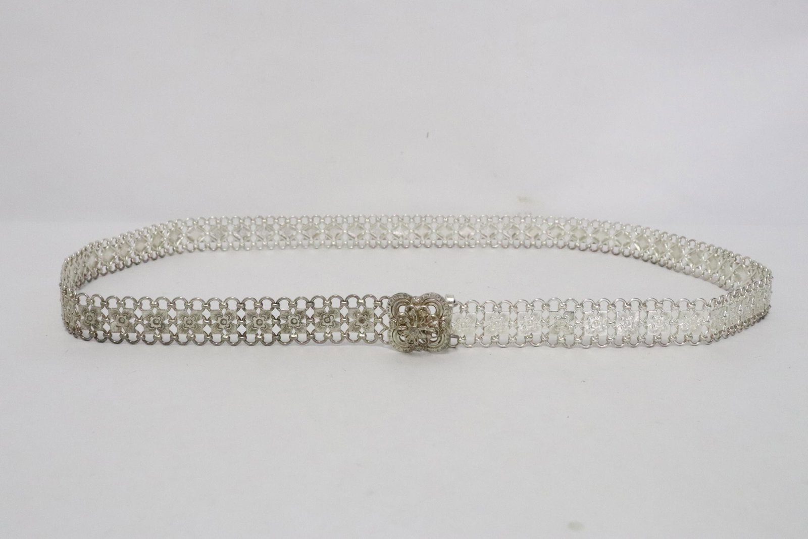 pure silver belt marked 100%, signed by maker: Rare pure silver belt (34.5"L) marked 100%, signed by maker, wt. 142gm