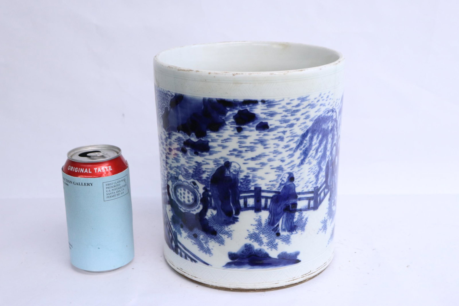 Large Chinese b&w porcelain brush holder (1 of 11)