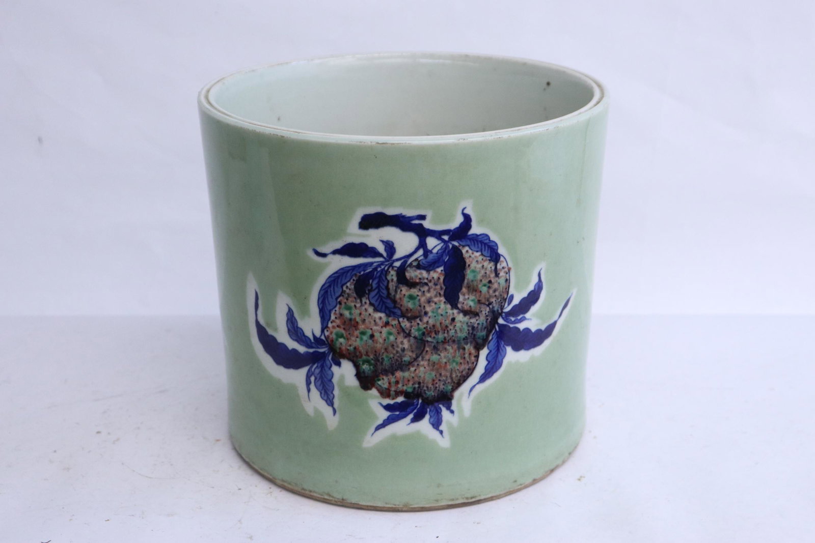 Chinese green background large brush holder: Chinese green background large brush holder, 7"x7.7"dia