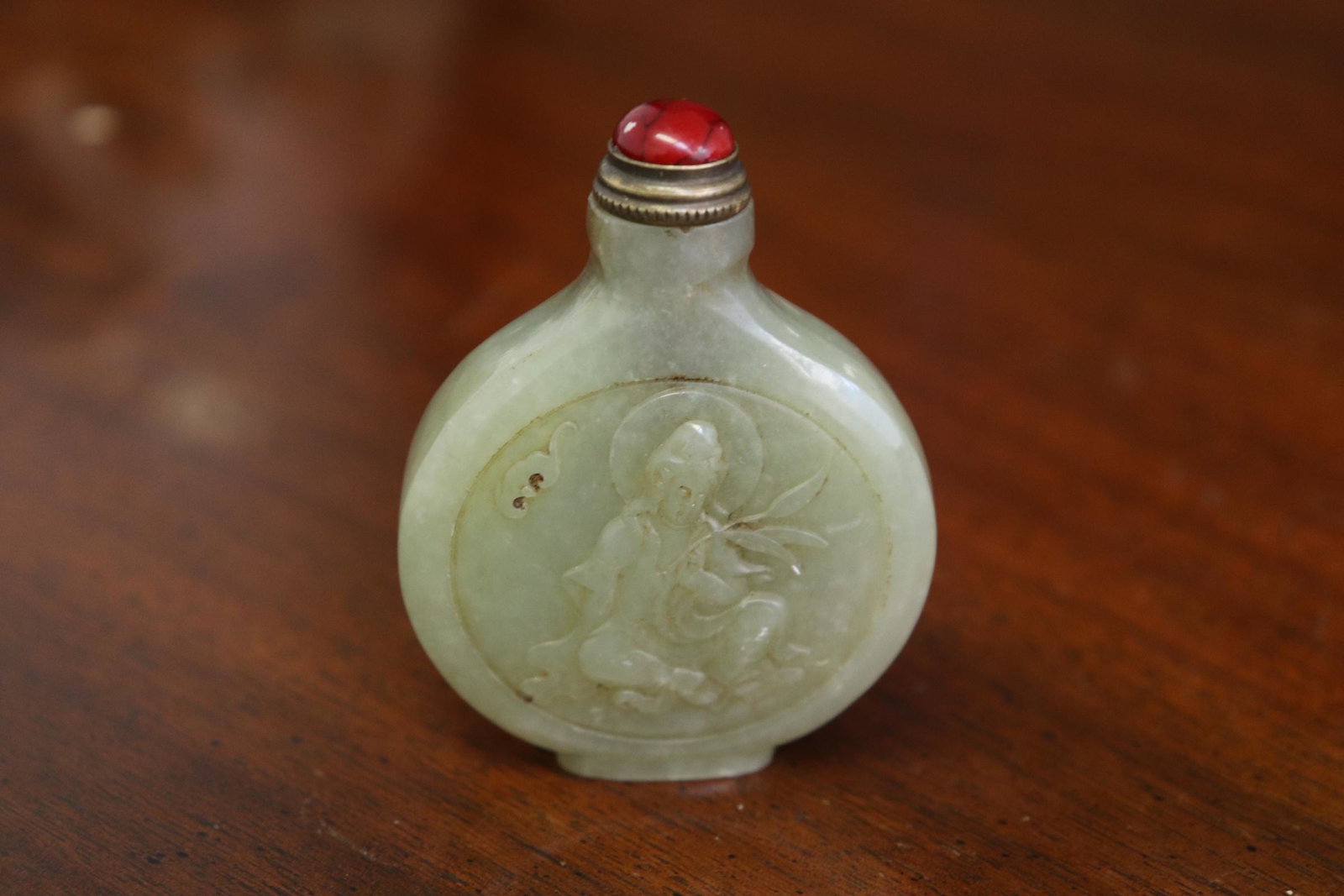Chinese celadon jade snuff bottle (1 of 7)