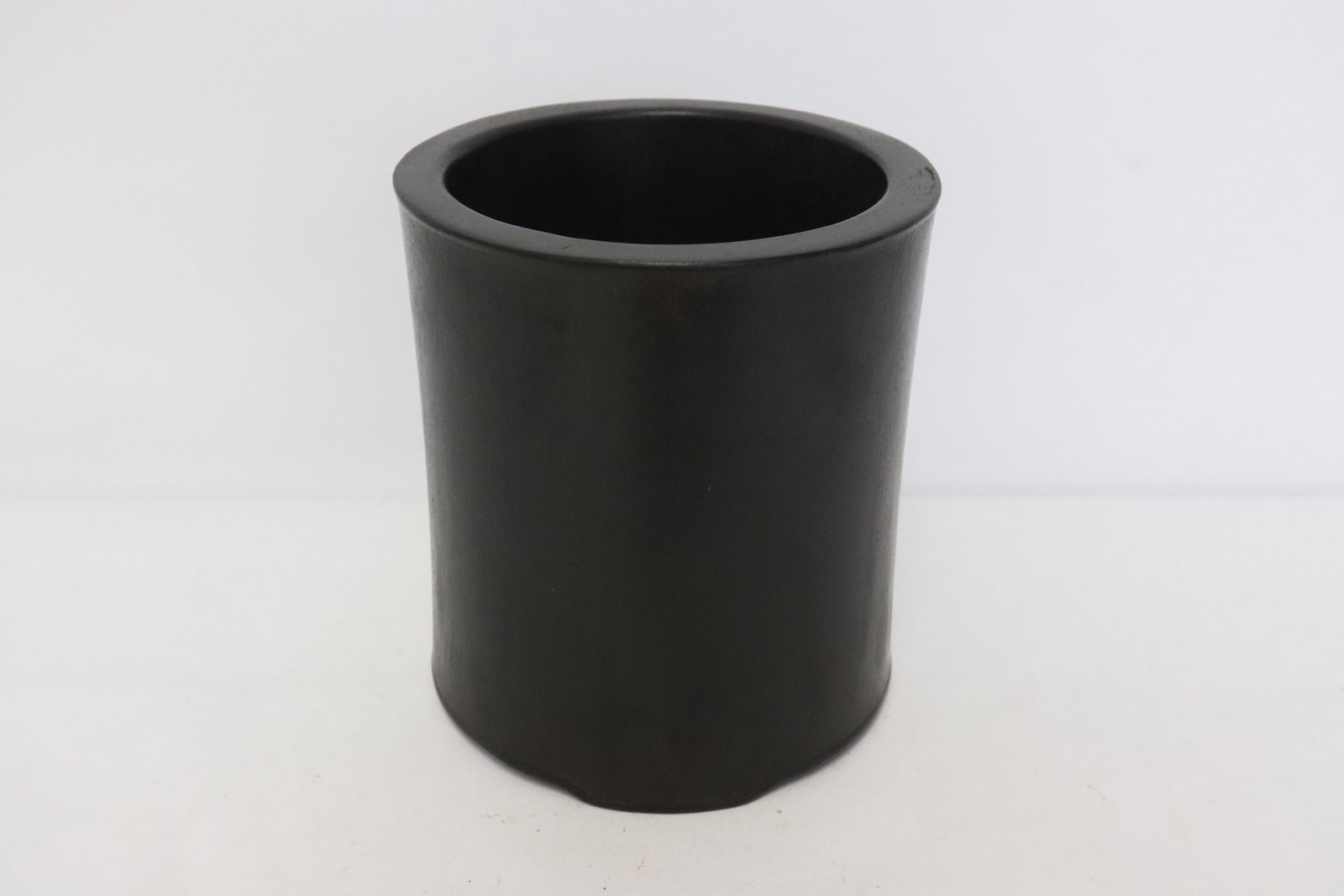A rosewood carved brush holder: A rosewood carved brush holder, 5.7"x5.1"dia