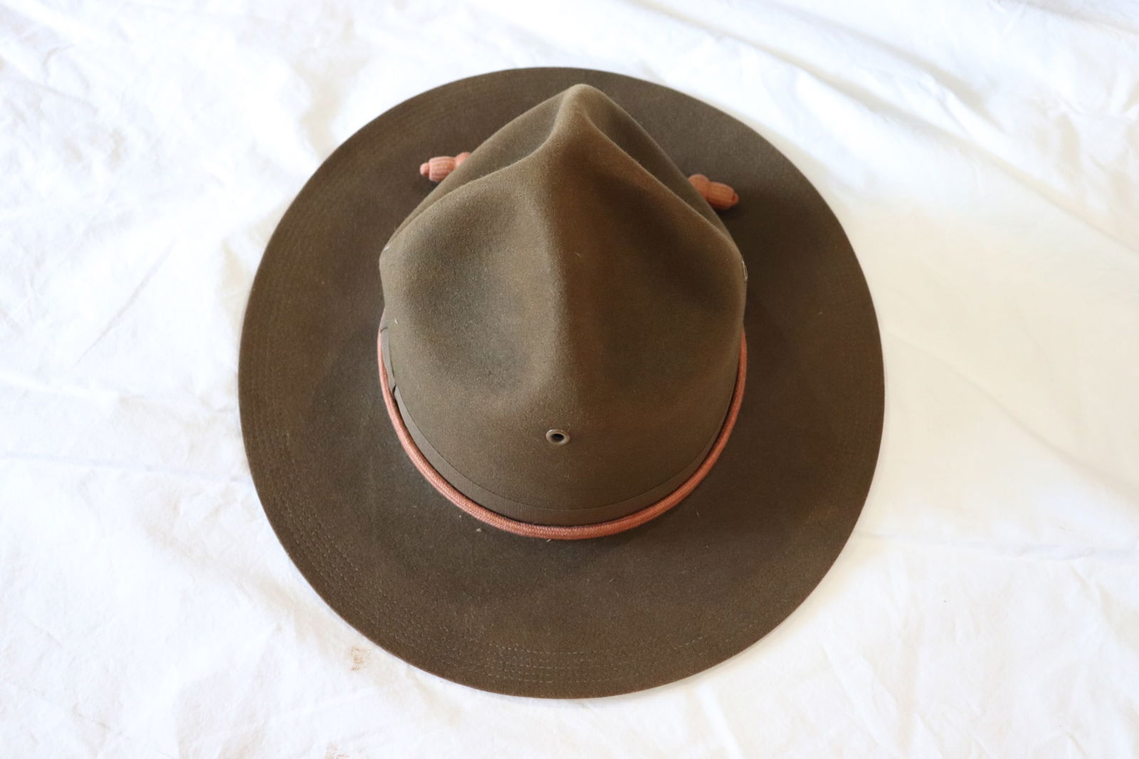 US cavalry campaign hat w/ yellow acorn hat band (1 of 7)