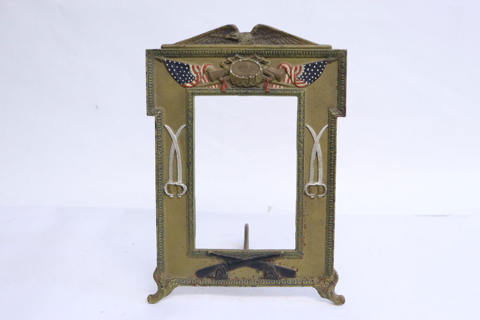 A US WWI(?) cast iron picture frame (1 of 8)