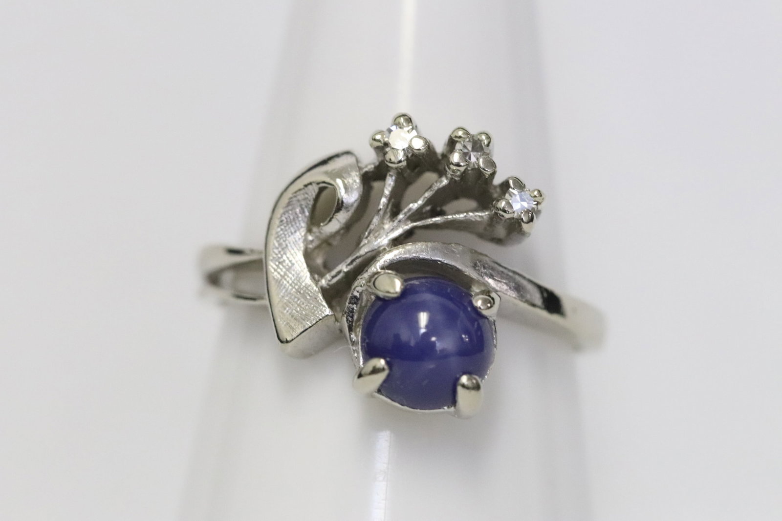 14K W/G ring with small diamond (1 of 8)