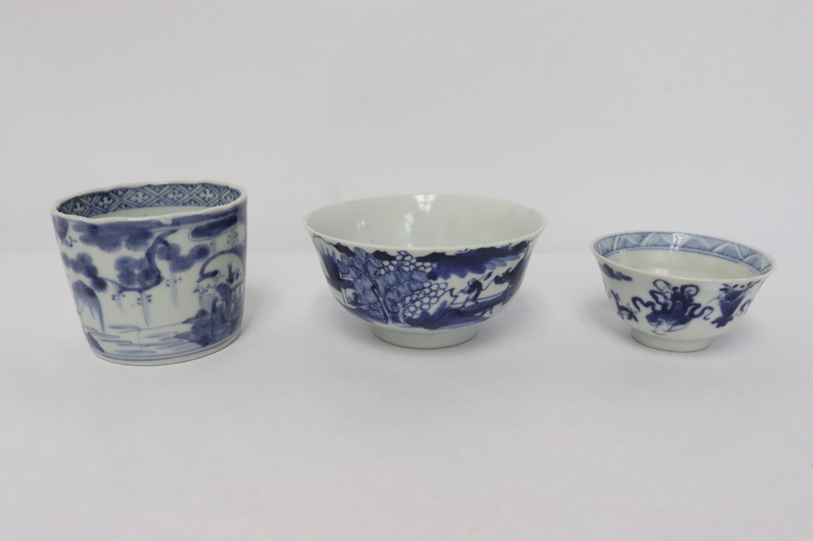 3 pieces Chinese antique blue and white porcelain: 3 pieces Chinese antique blue and white porcelain; 2 bowls (one rim chip) (1.75"x3.45"dia, 2.3"x3.65"dia), and a tea bowl (2.76"x3.55"dia)