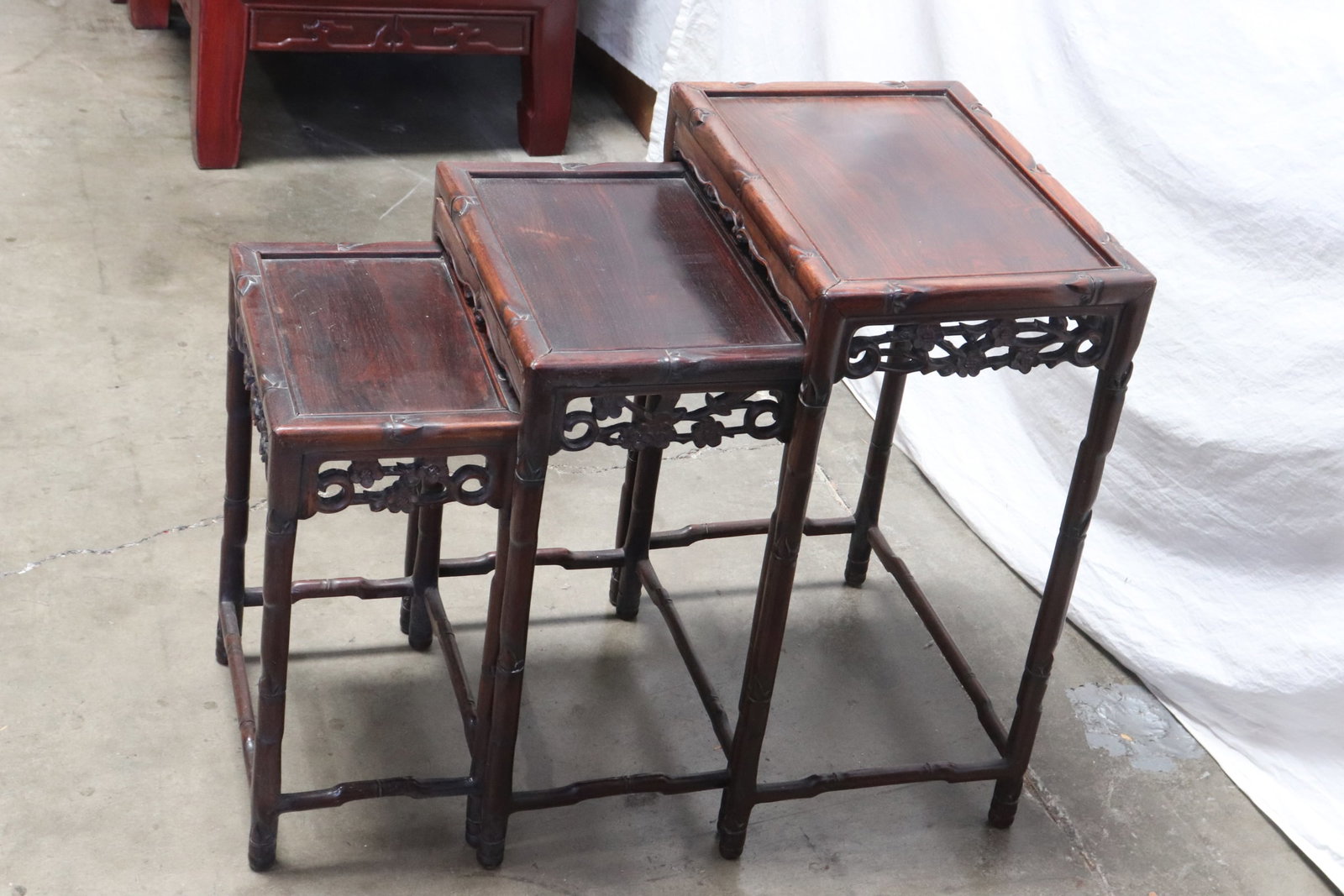 3 pieces Chinese rosewood nesting table set (1 of 9)