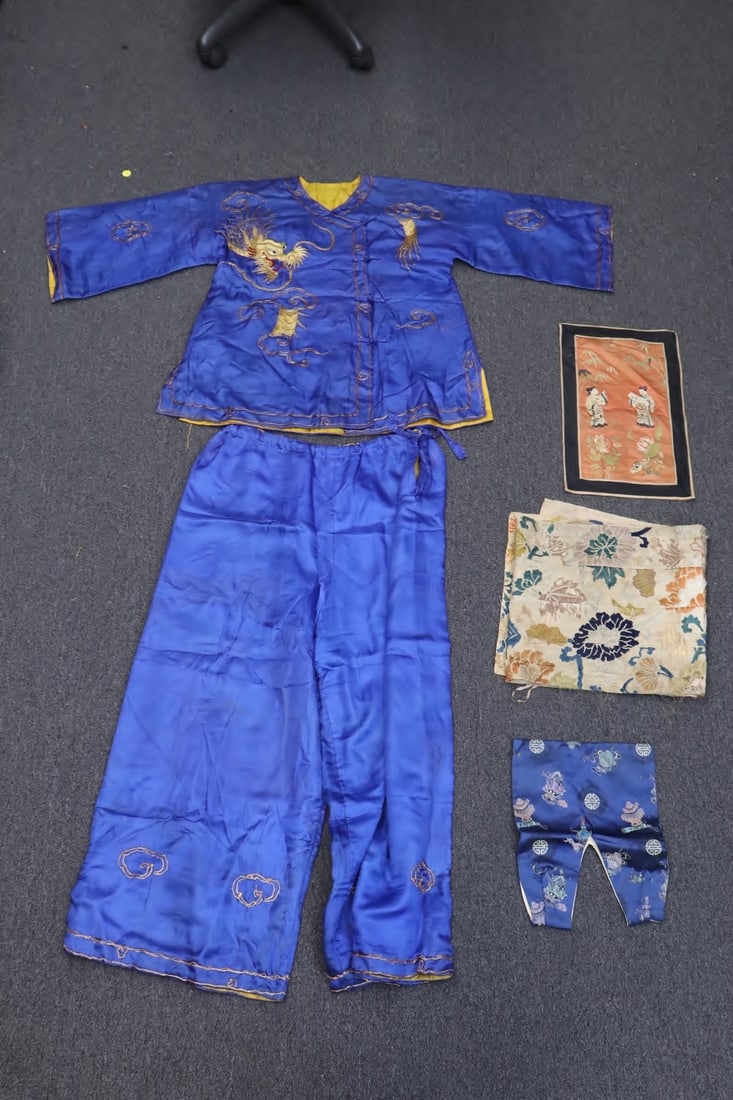Lot of Chinese embroidery panels: Lot of Chinese embroidery panels