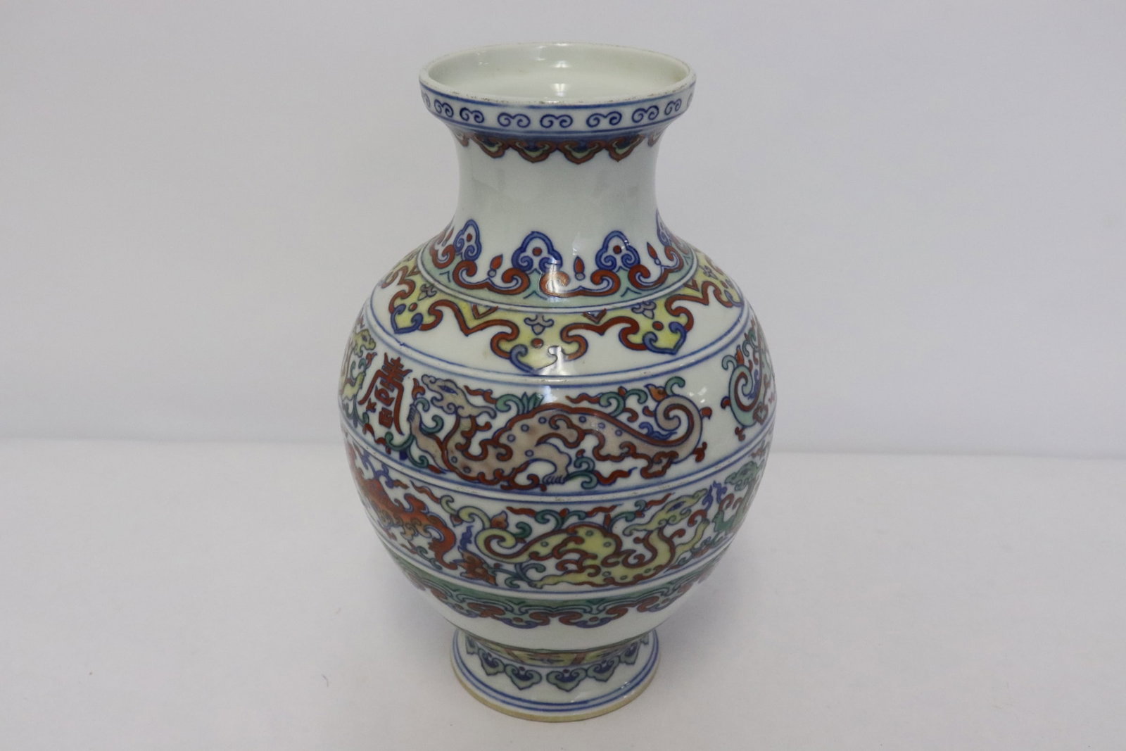 Famille rose porcelain vase: Famille rose porcelain vase, 8.25"x4.5"dia