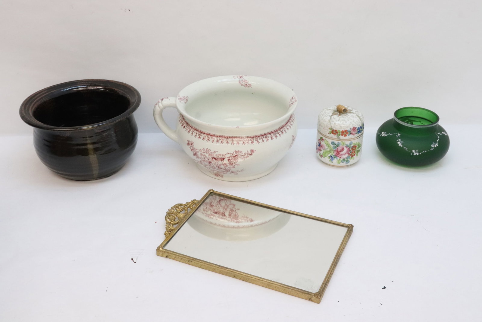 Lot of misc. porcelain and glasses: Lot of misc. porcelain and glasses