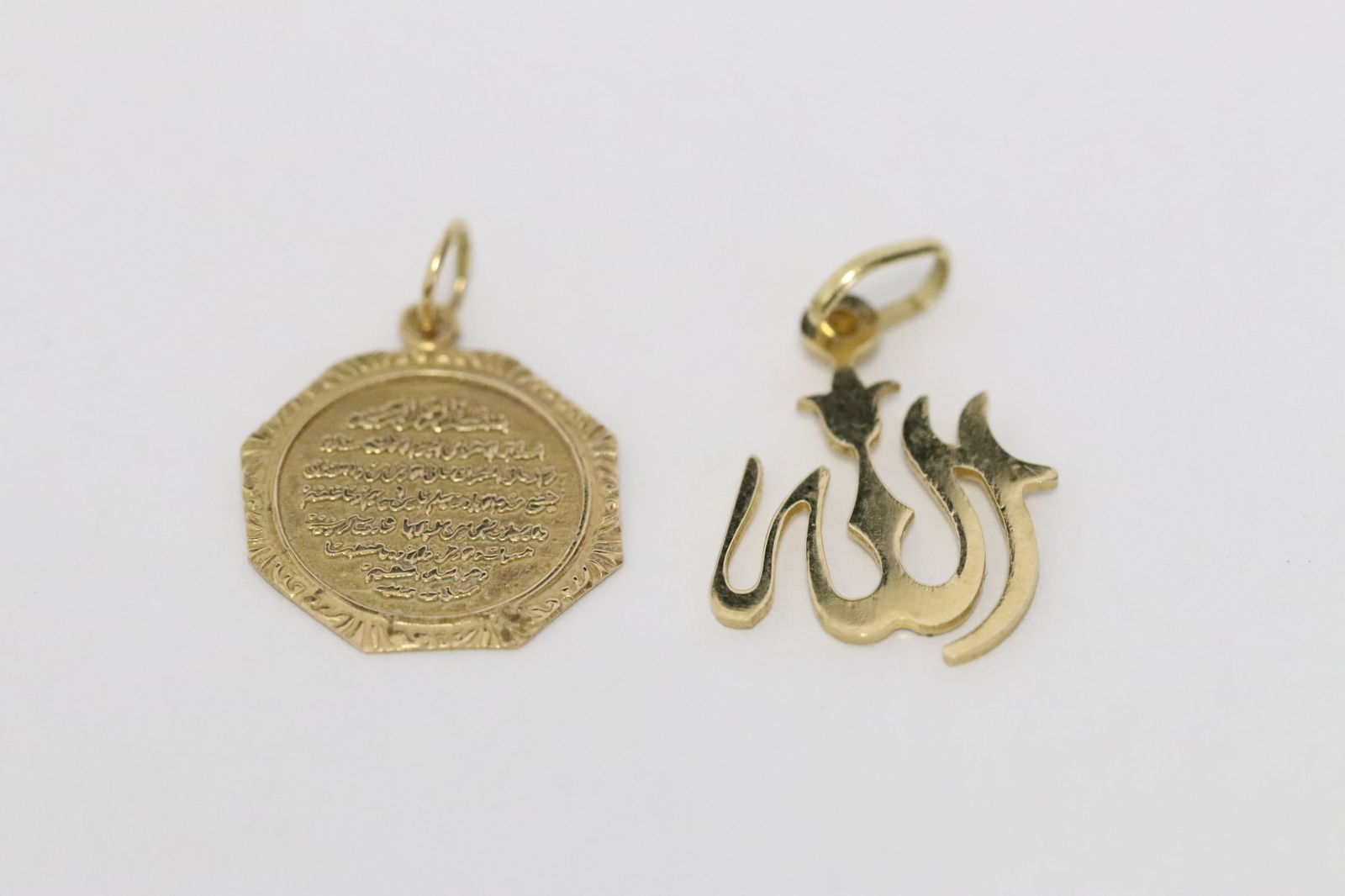 Two 18K pendant decorated w/ Persian calligraphy (1 of 9)