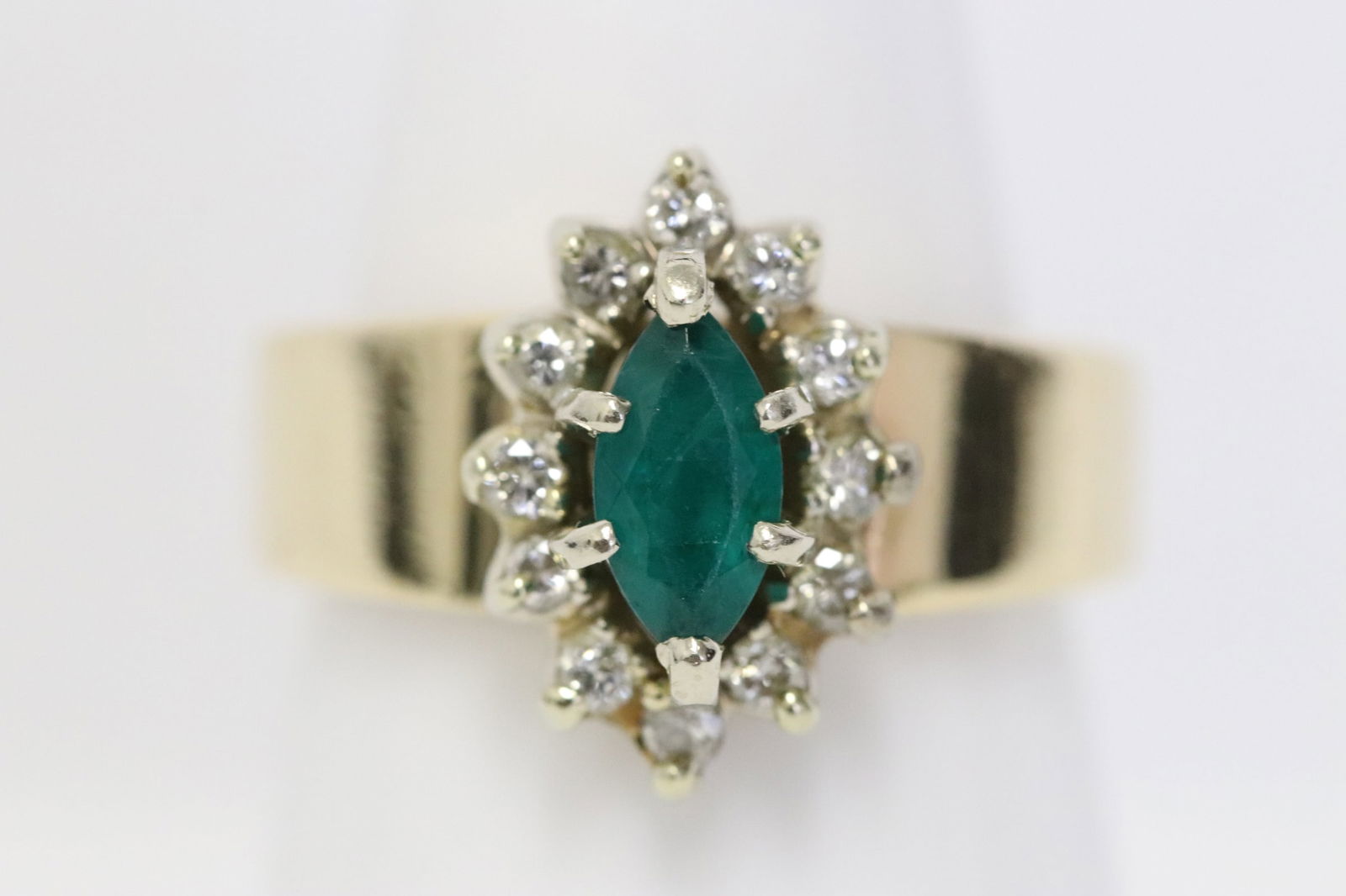 14K Y/G ring, center a green stone (1 of 10)