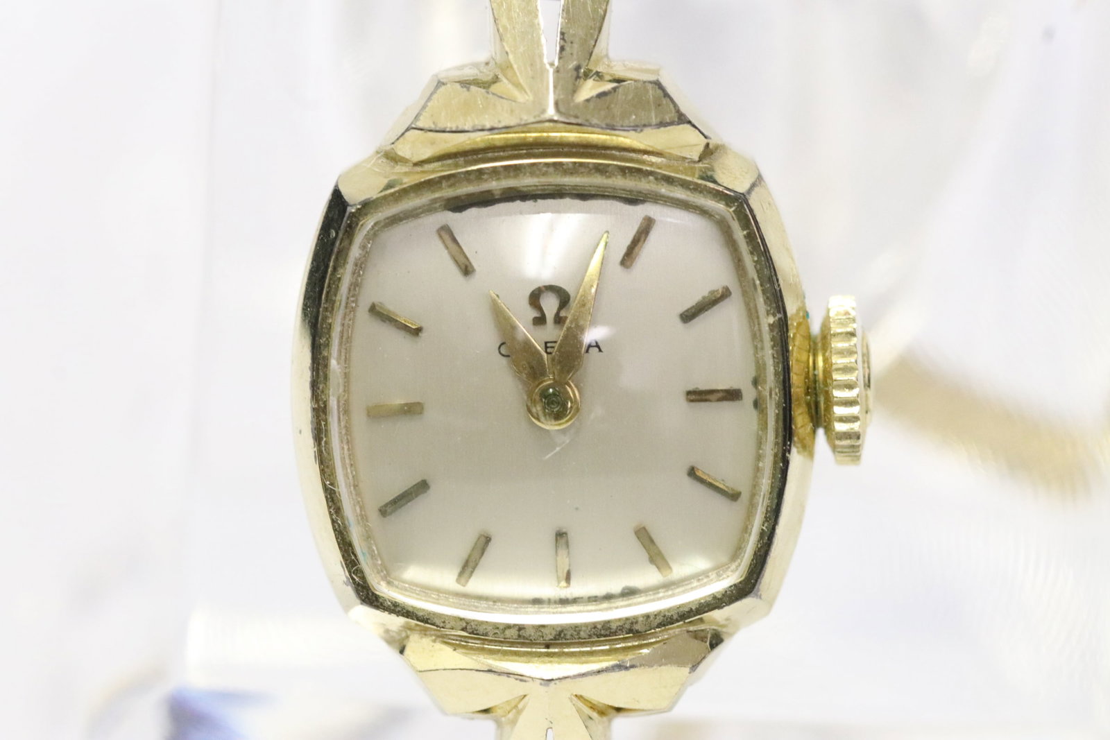 A 14K lady's Omega wrist watch w/ solid 14K band: A 14K Y/G lady's Omega wrist watch with solid 14K Y/G band, wt. 15.2gm