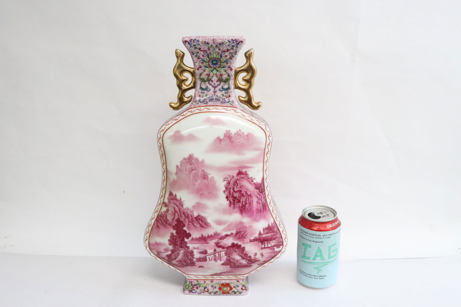 Fine Chinese famille rose porcelain flask (1 of 10)